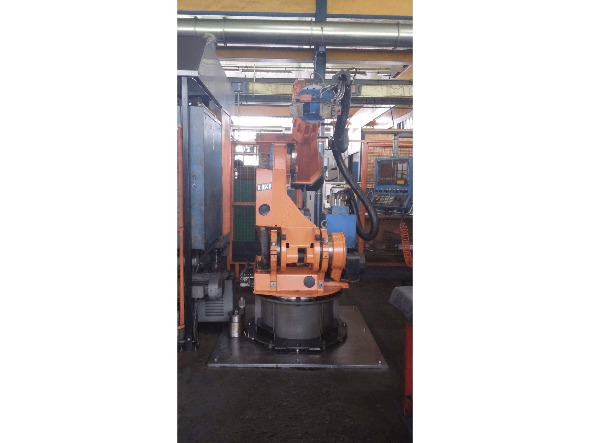 Prikaz stroja KUKA IR 760/120.0 sprijeda