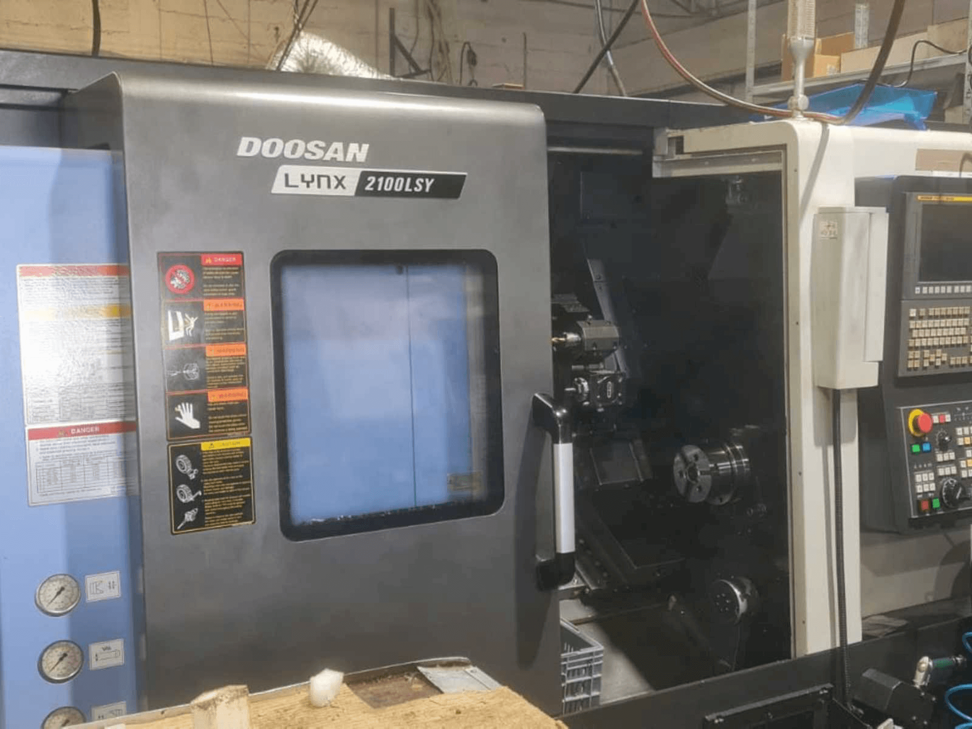 Prikaz stroja Doosan Lynx series sprijeda