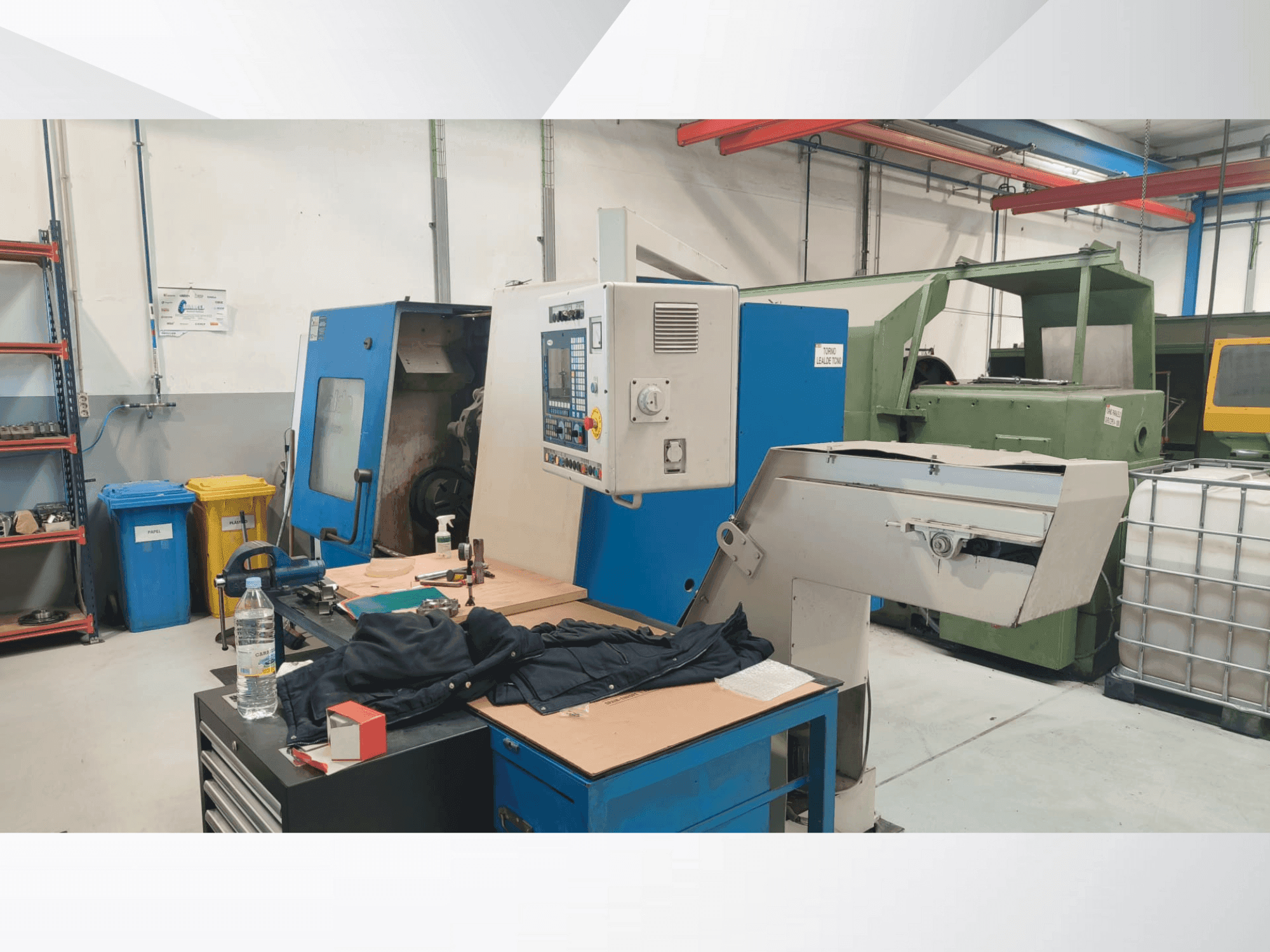 Prikaz bočne strane stroja Lealde TCN-0