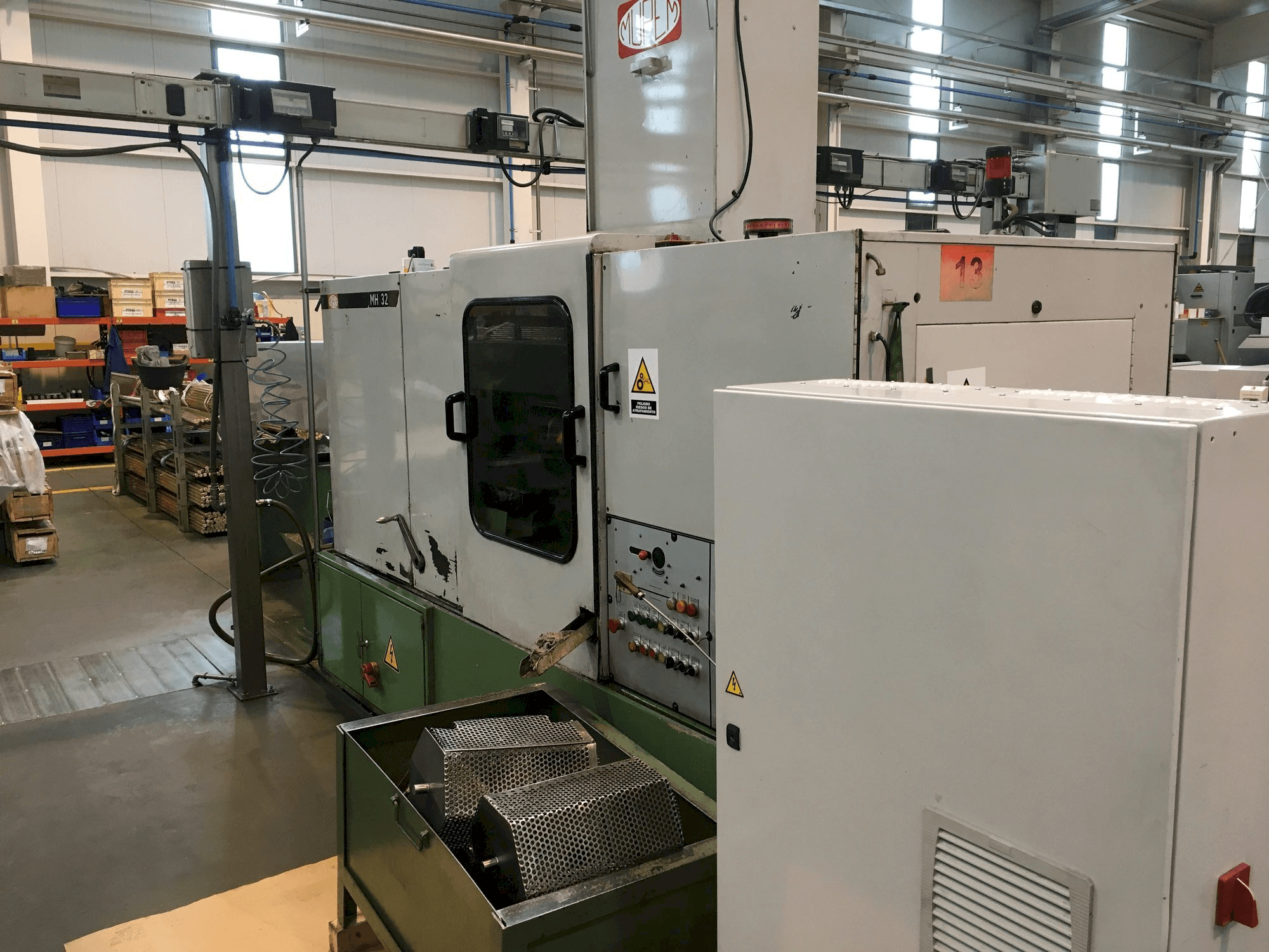 Prikaz stroja Mupem MH 32 sprijeda