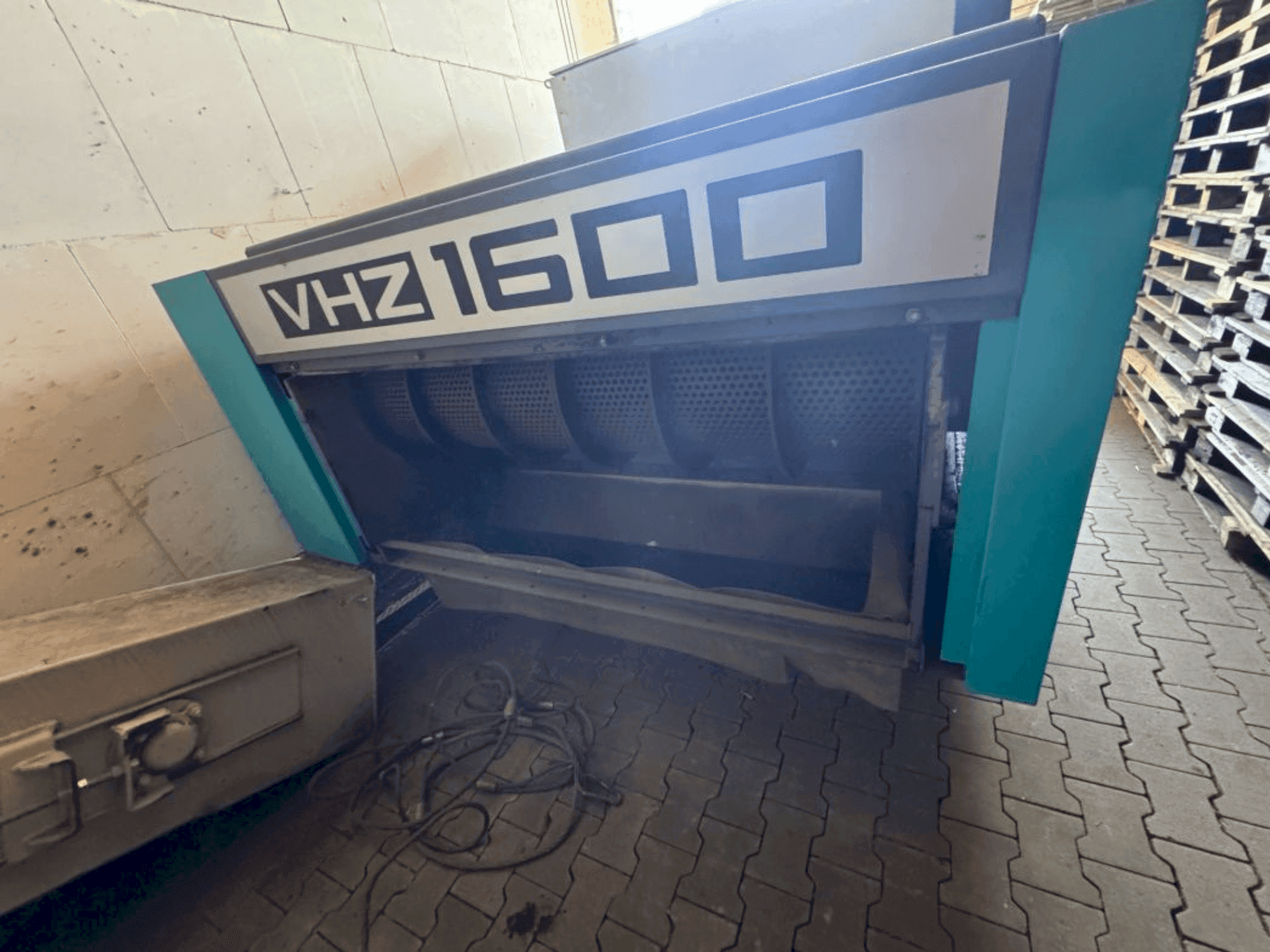 Prikaz stroja VECOPLAN VHZ 1600 sprijeda