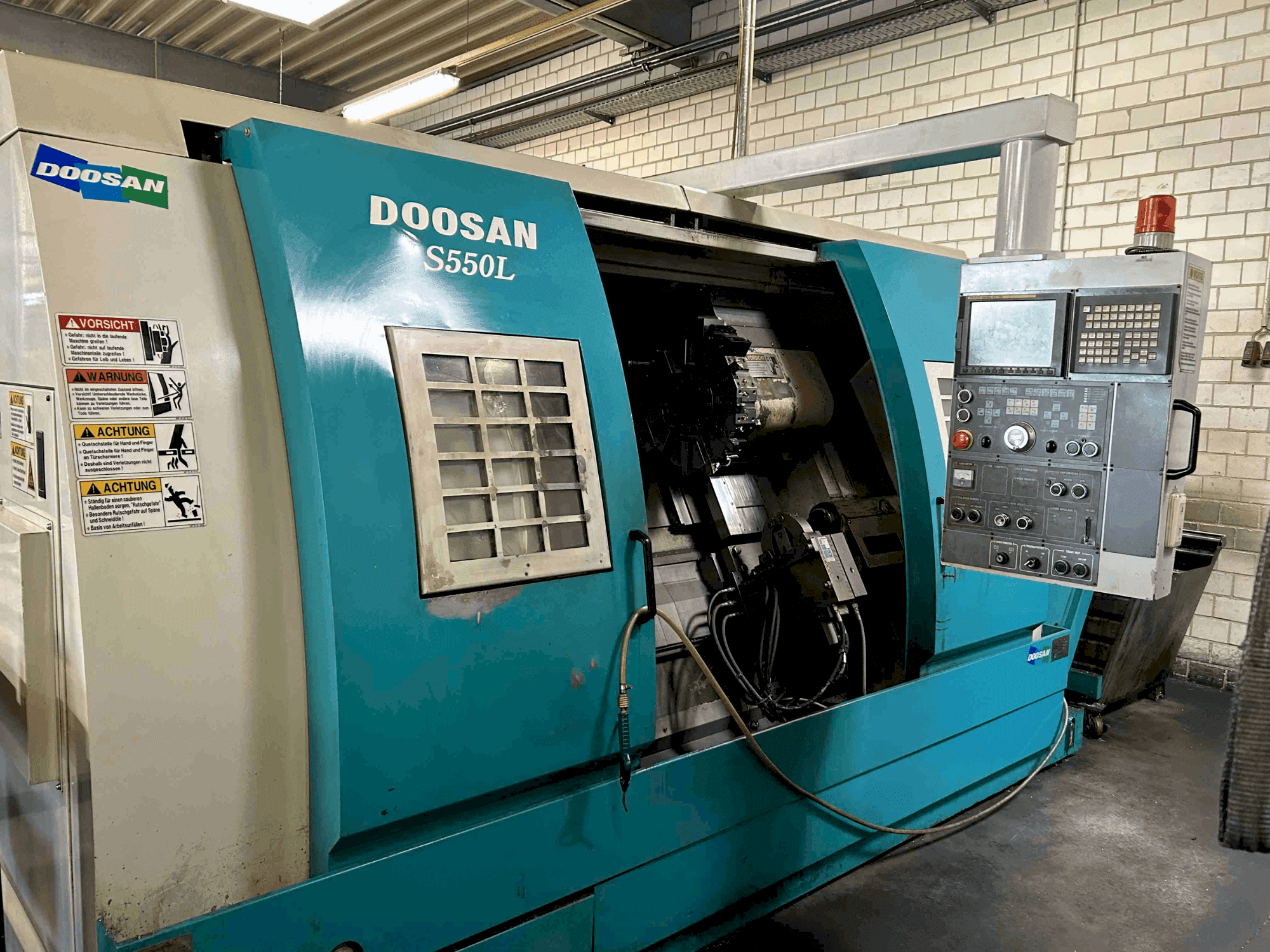 Prikaz stroja DOOSAN S550L sprijeda