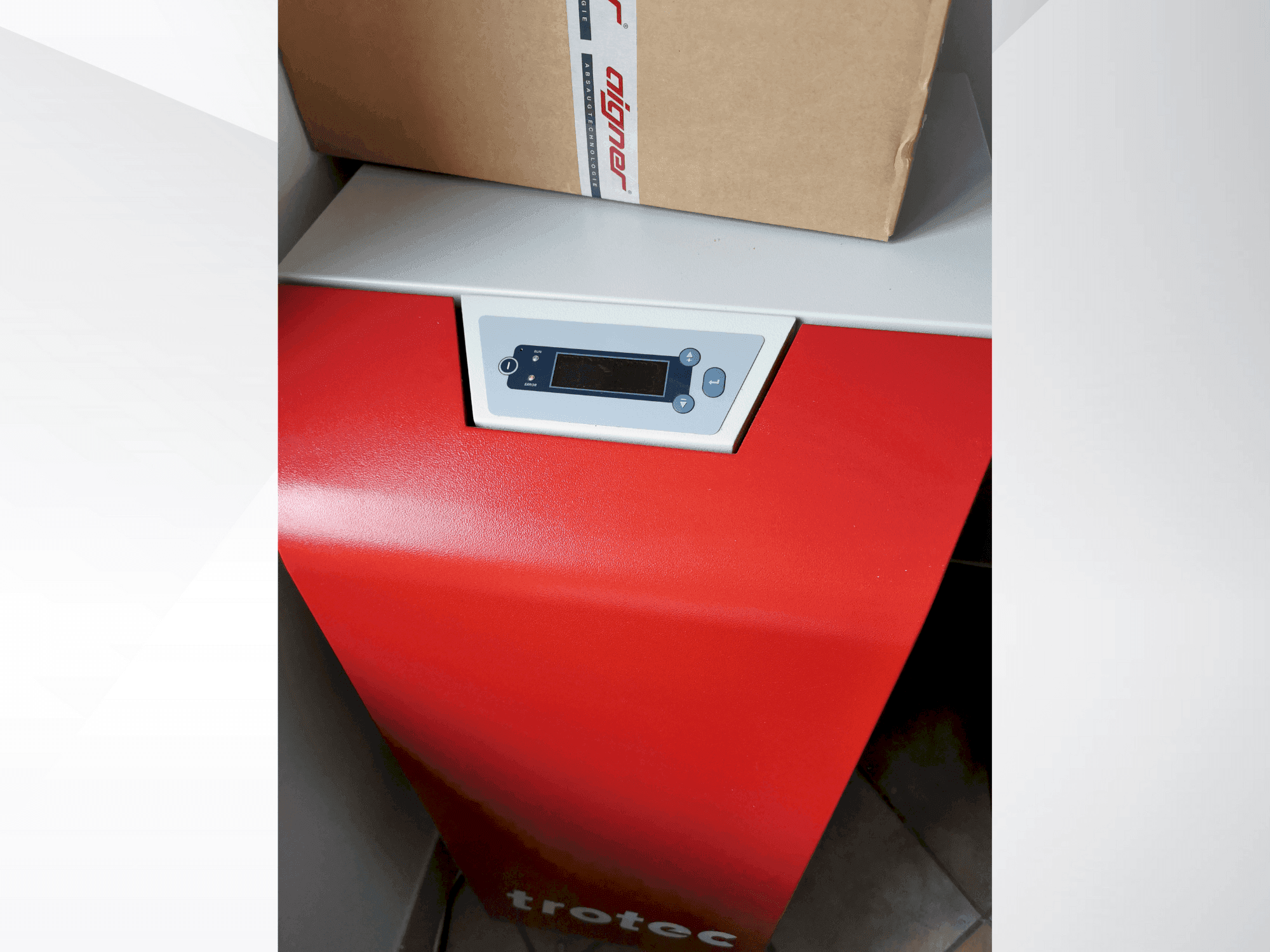 Prikaz stroja Trotec 8060 Q400 RF sprijeda