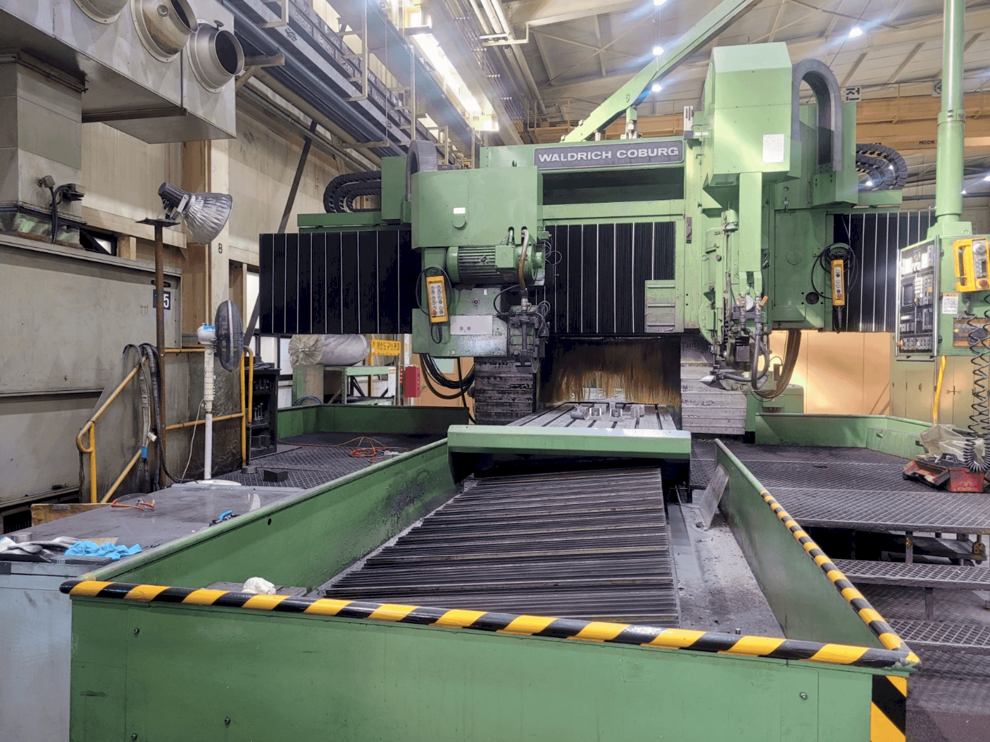 Prikaz stroja WALDRICH COBURG 30-15 S 2525 sprijeda