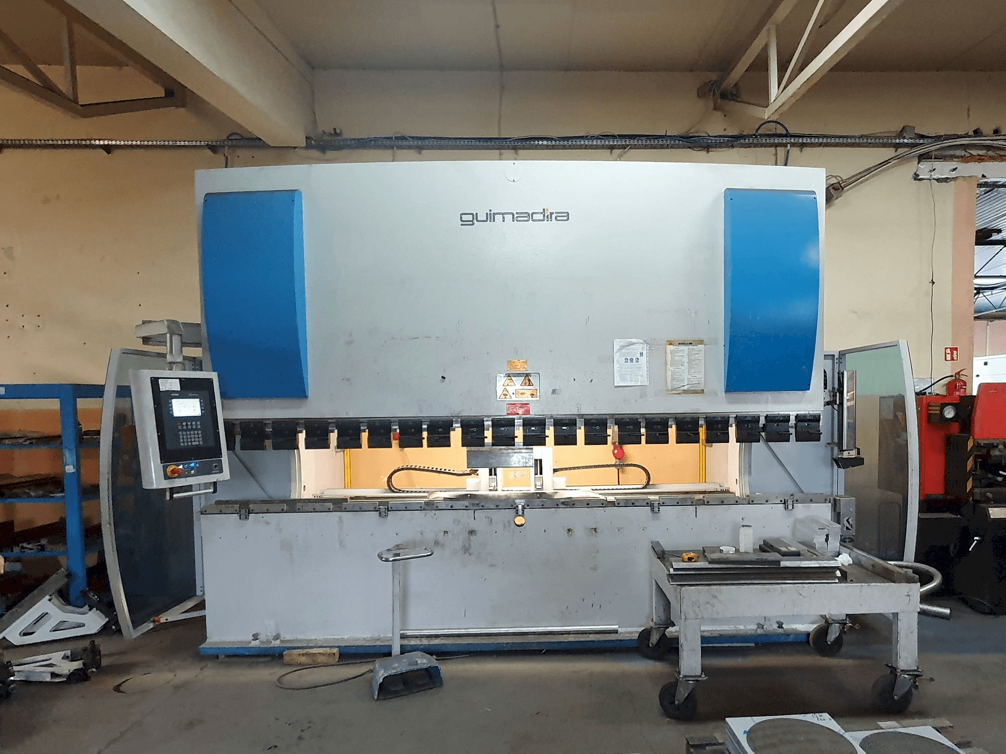 Prikaz stroja ADIRA PMO-16040PLS sprijeda