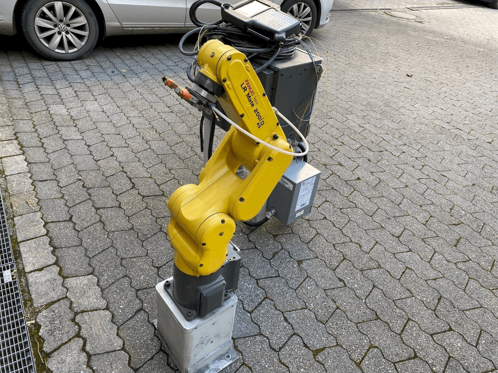 Prikaz stroja FANUC LR Mate 200iD/4S sprijeda
