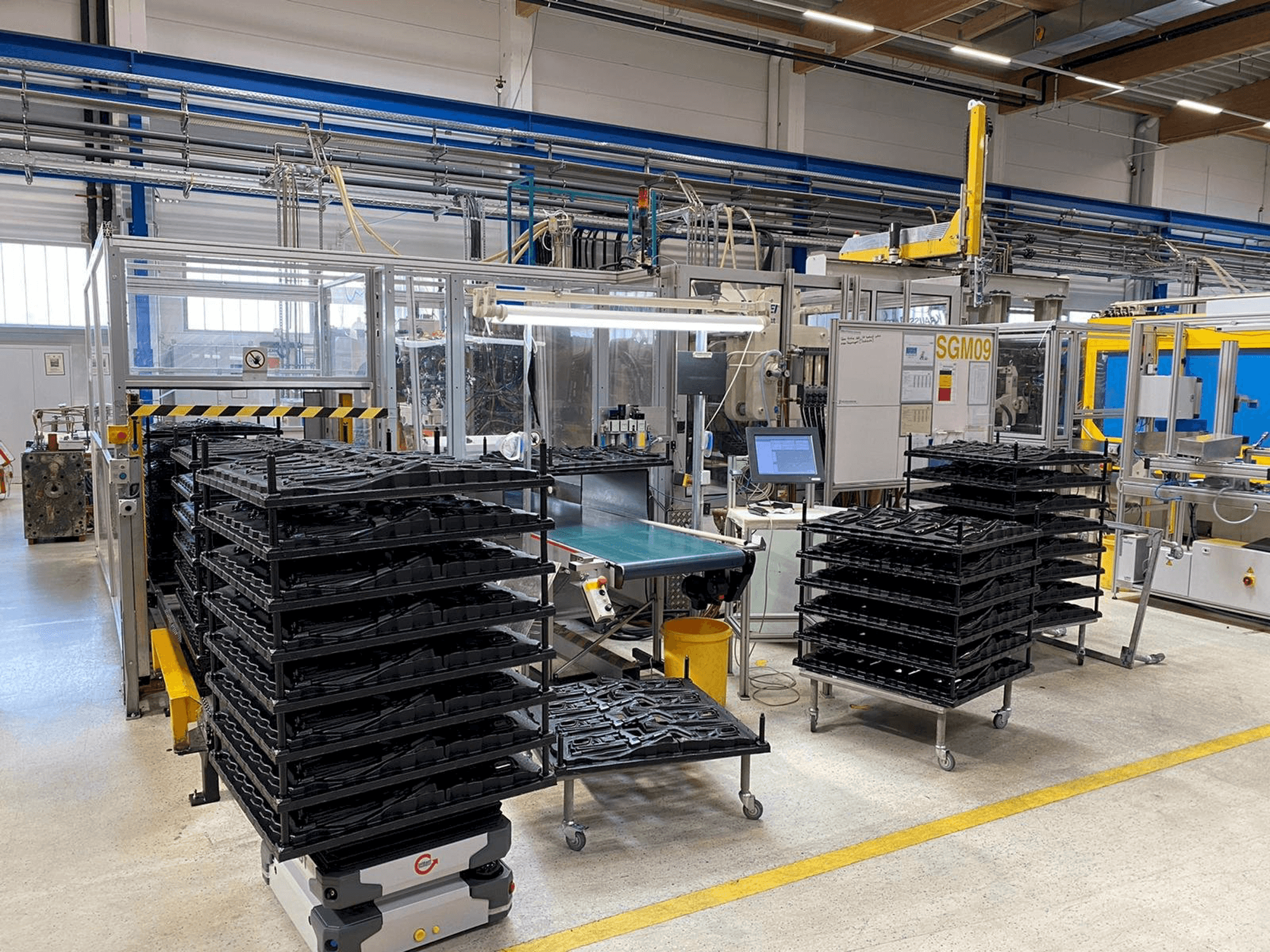 Prikaz stroja Krauss Maffei 650-1900-520 CZ Multinject sprijeda