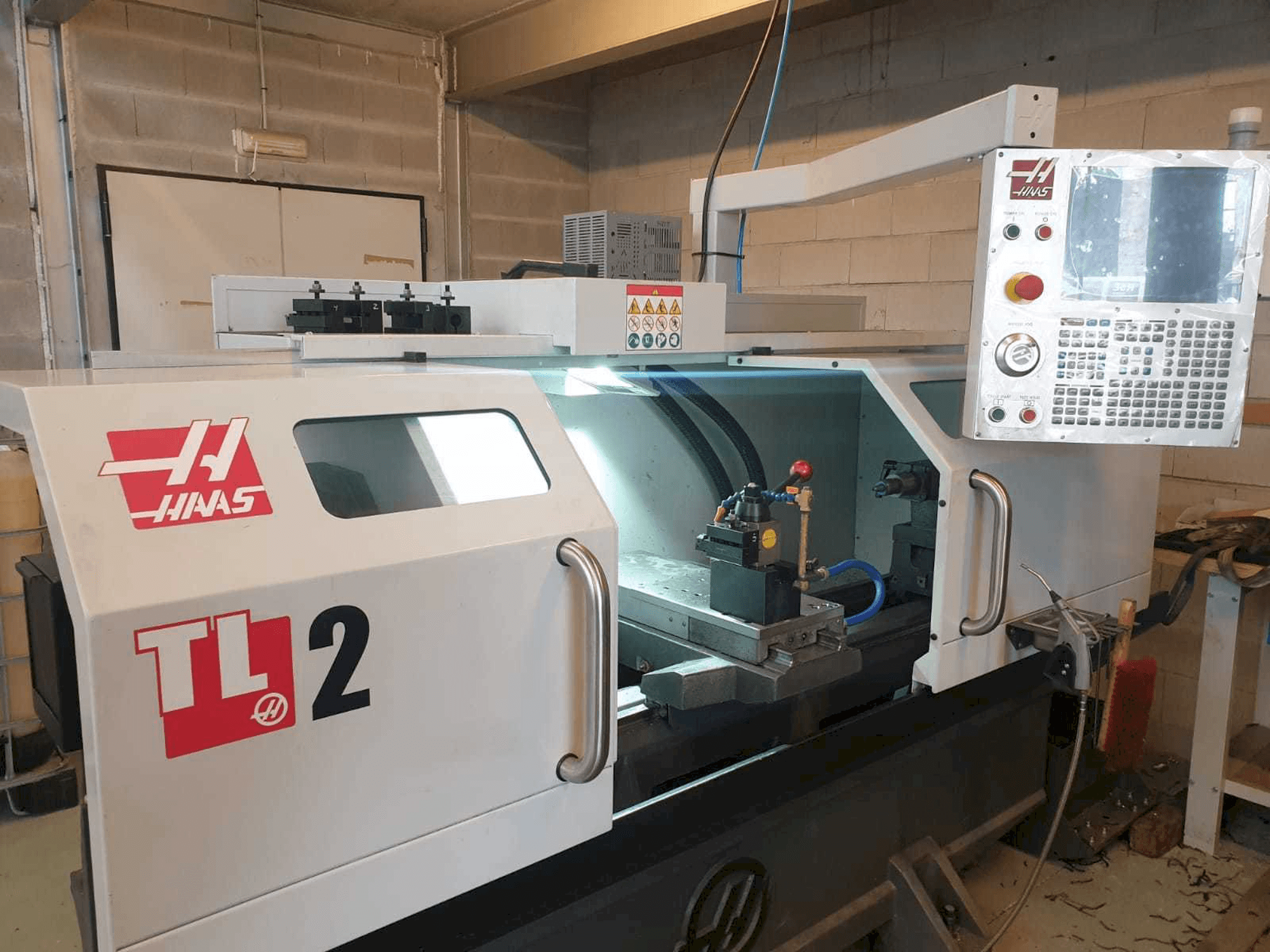 Prikaz stroja HAAS TL-2 sprijeda