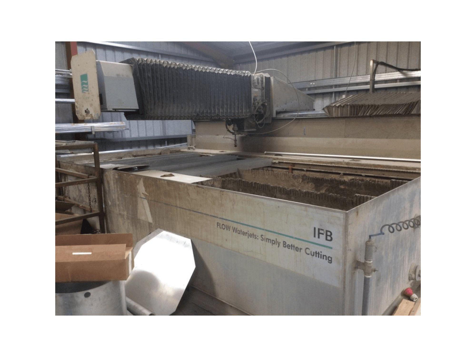 Prikaz stroja Flow IFB 713633-1 sprijeda