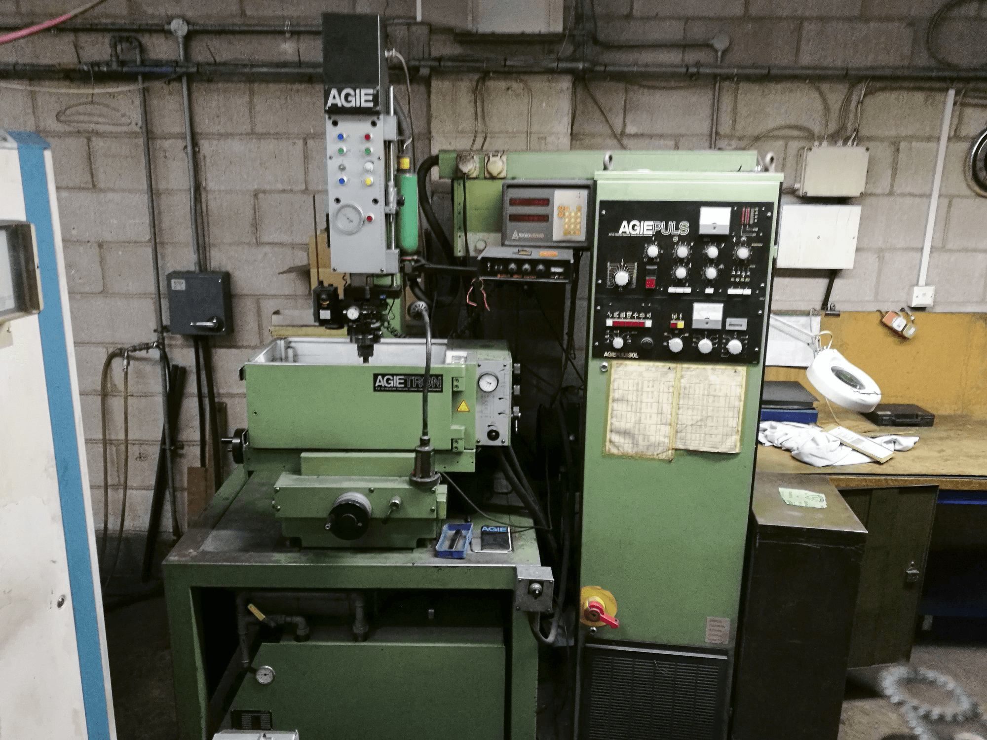 Prikaz stroja AGIE EMT 110 sprijeda