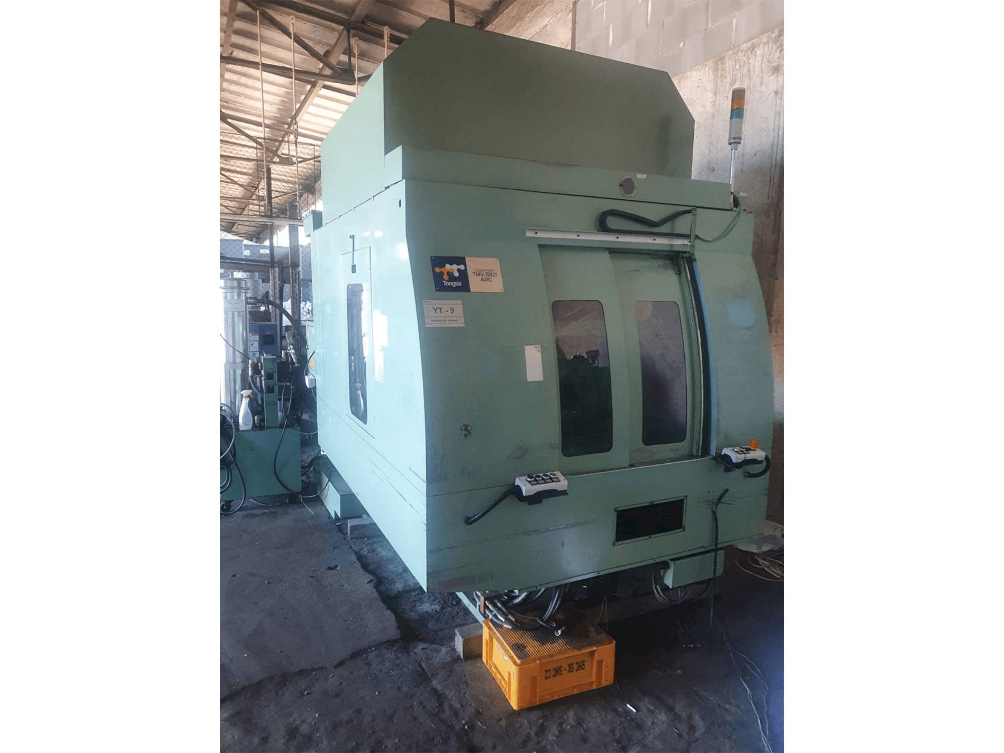 Prikaz stroja Tongtai TMV 510/APC sprijeda