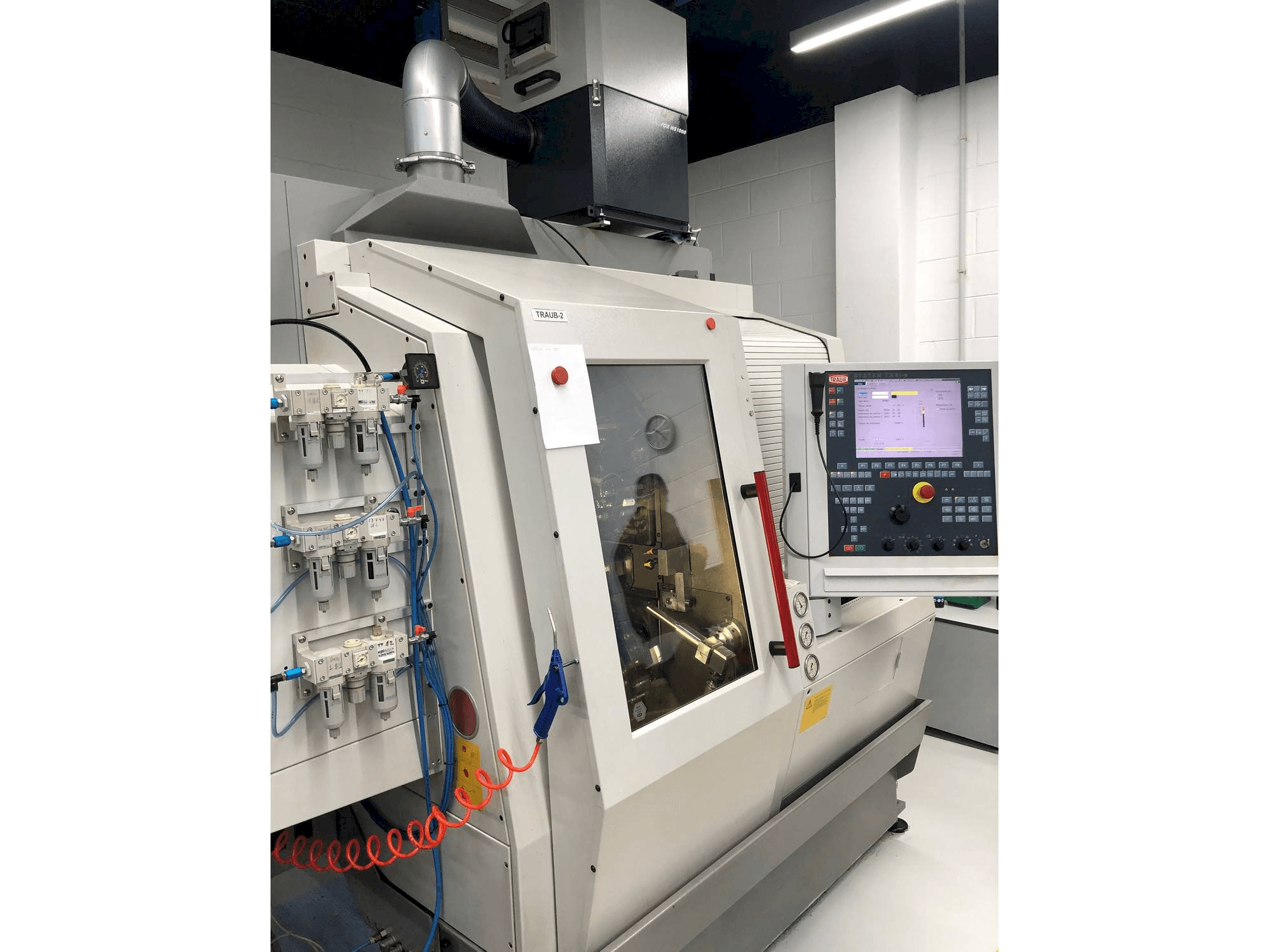 Prikaz lijeve strane stroja TRAUB TNL 18