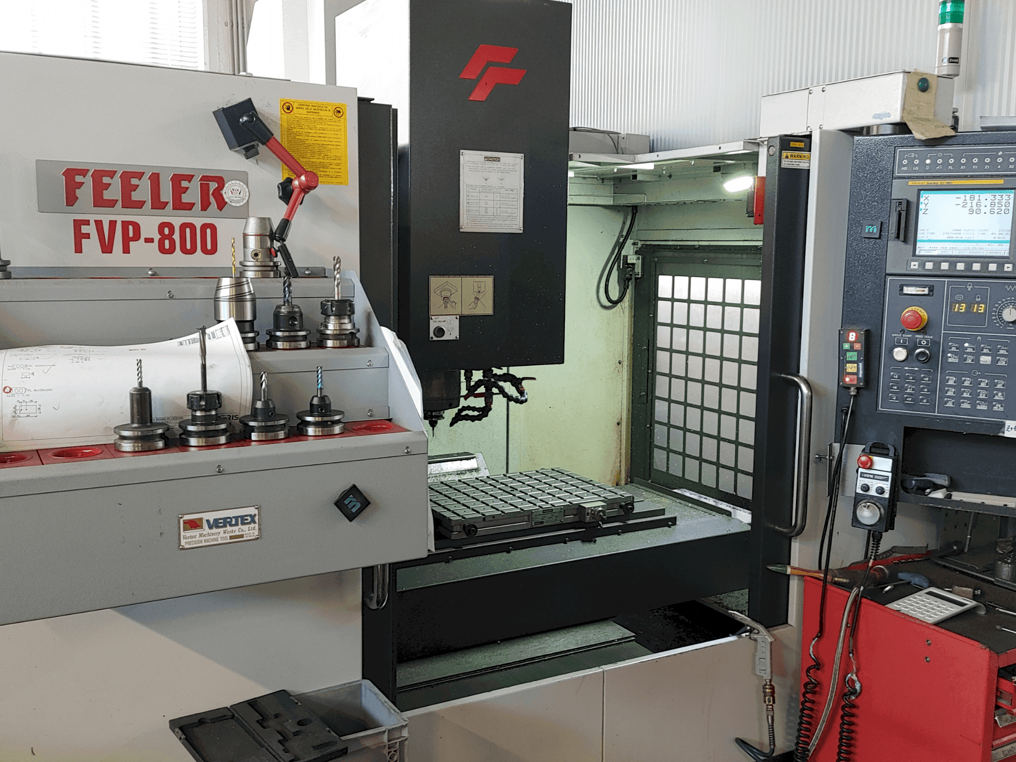Prikaz stroja Feeler PVF 800 sprijeda