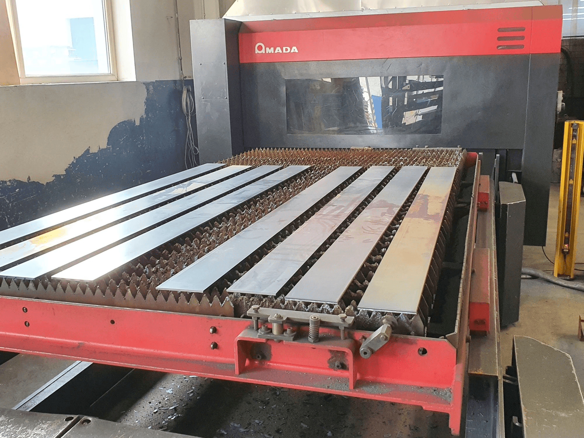 Prikaz stroja AMADA FO-3015 MII NT CI sprijeda