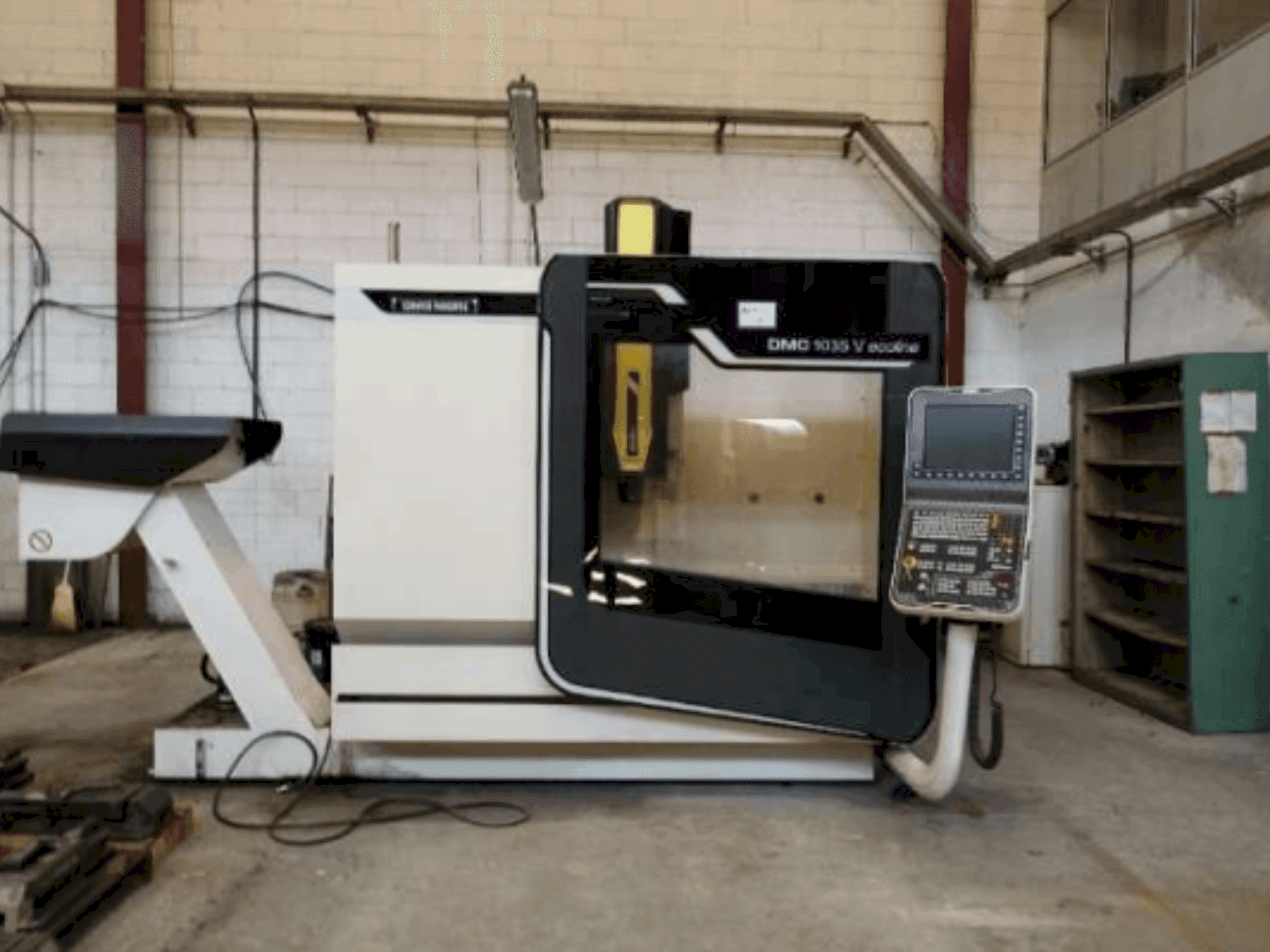 Prikaz stroja DMG MORI DMC 1035 V Ecoline sprijeda
