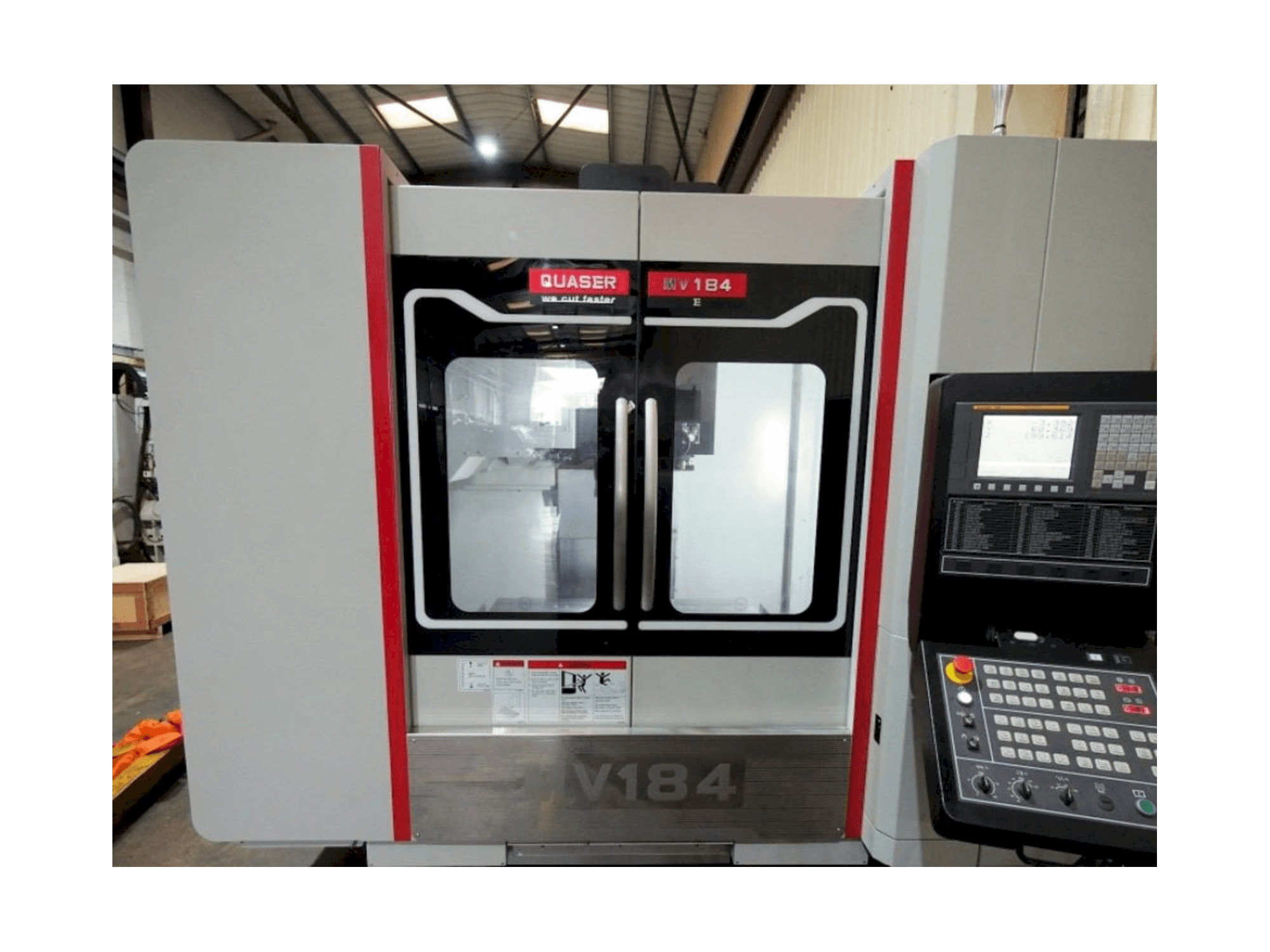 Prikaz stroja Quaser MV184E sprijeda