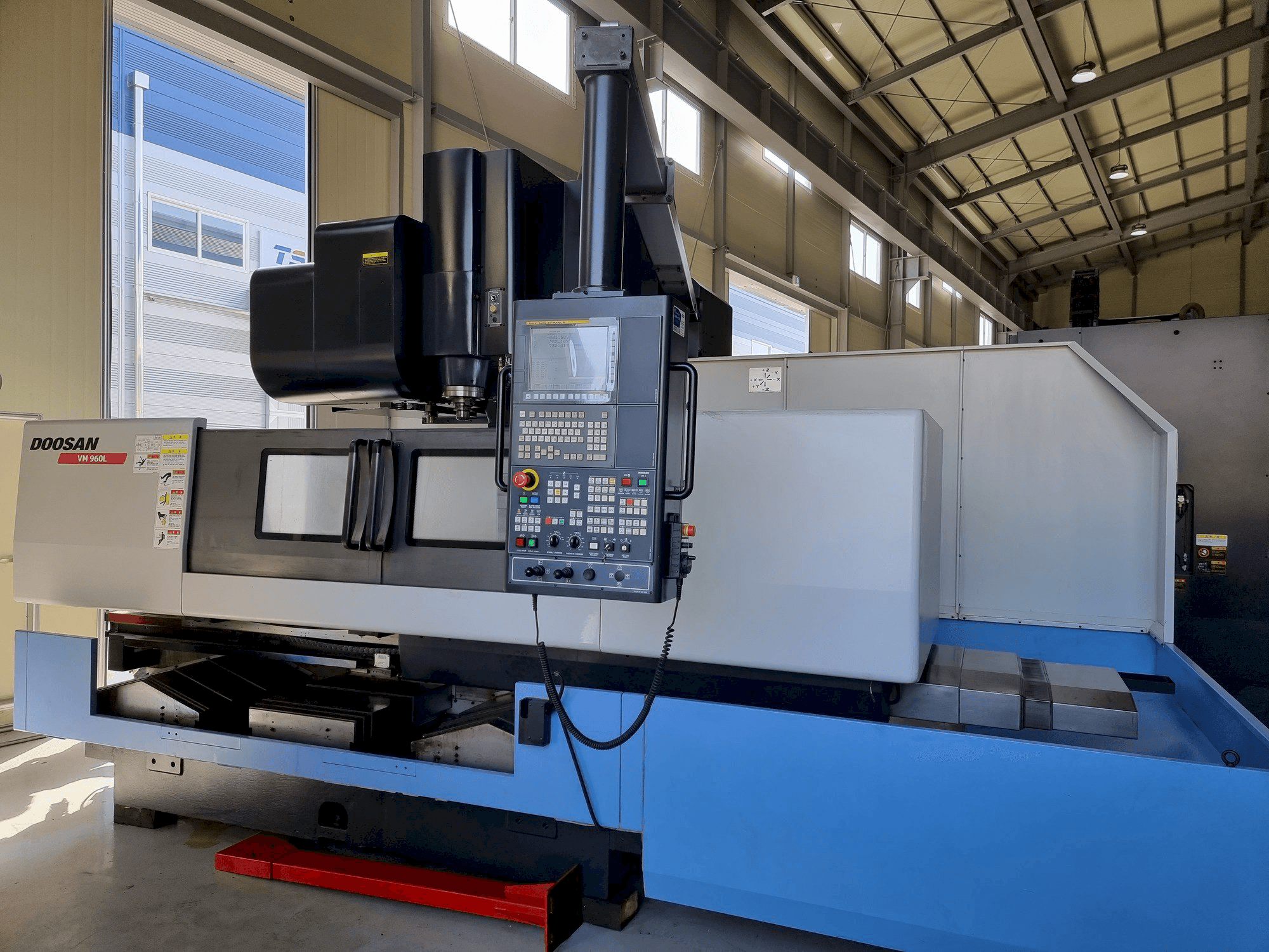 Prikaz stroja Doosan VM 960L sprijeda