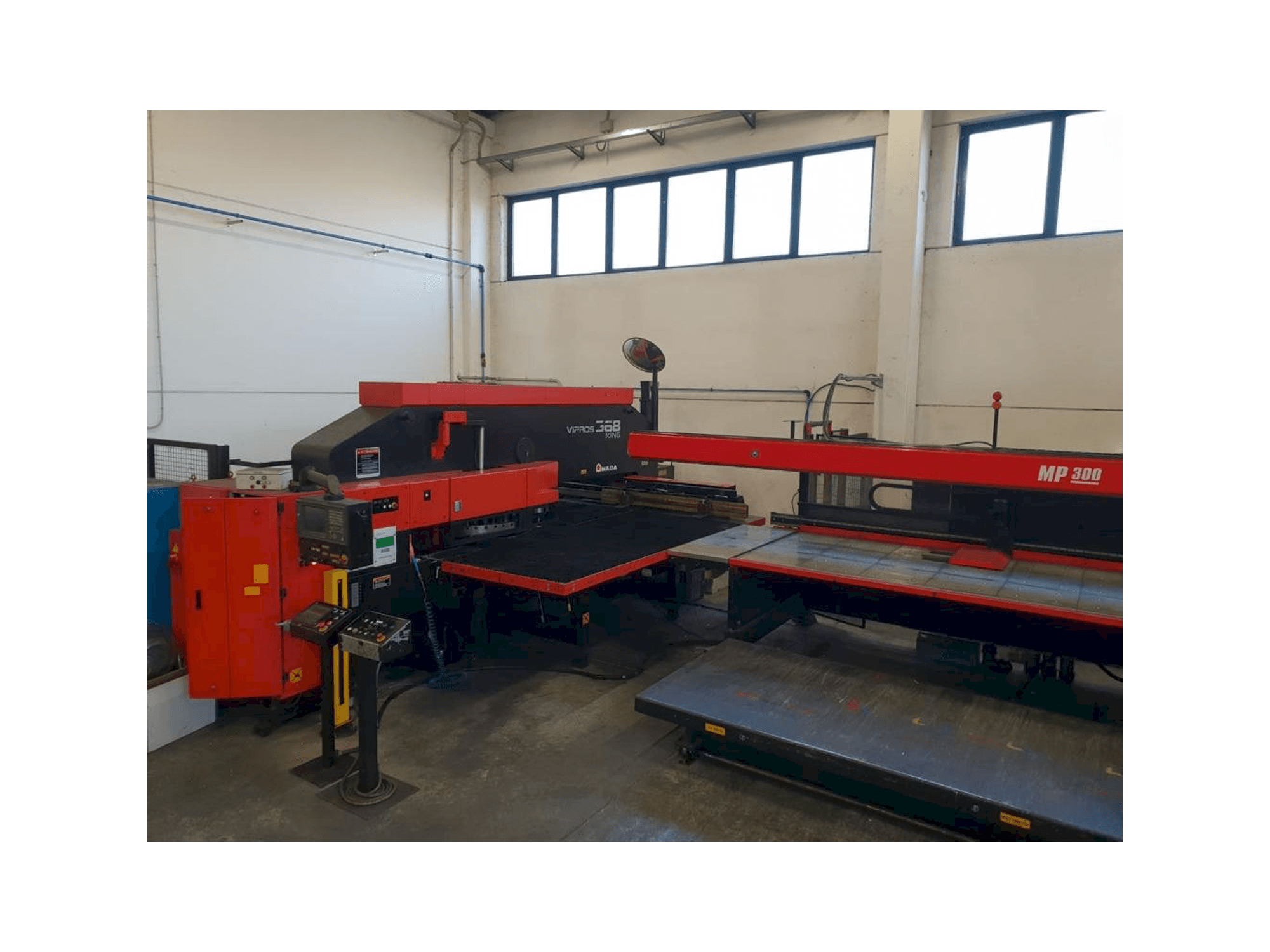 Prikaz stroja AMADA VIPROS 368 KING sprijeda