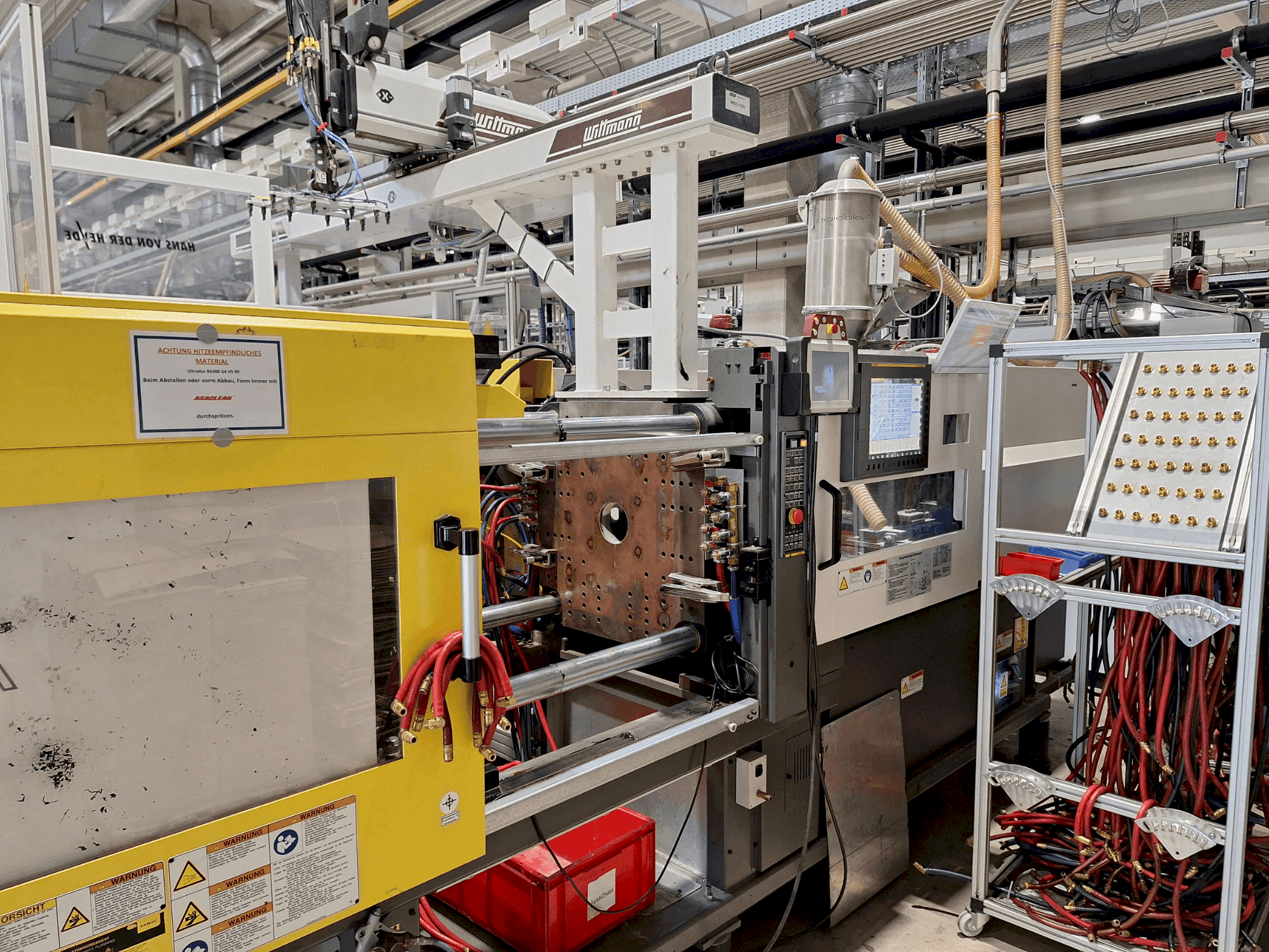 Prikaz stroja FANUC Roboshot S130iA sprijeda