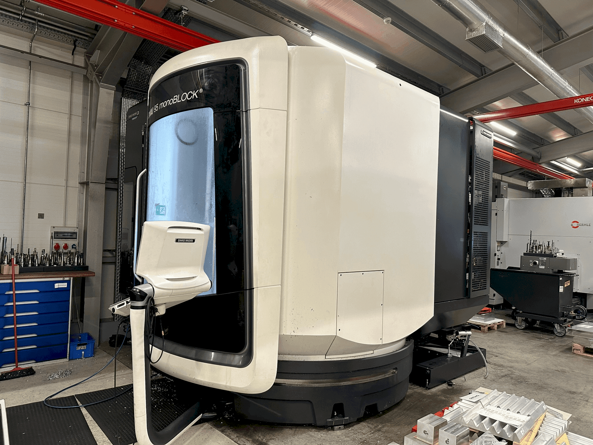 Prikaz stroja DMG MORI DMU 95 monoBLOCK (2021) sprijeda