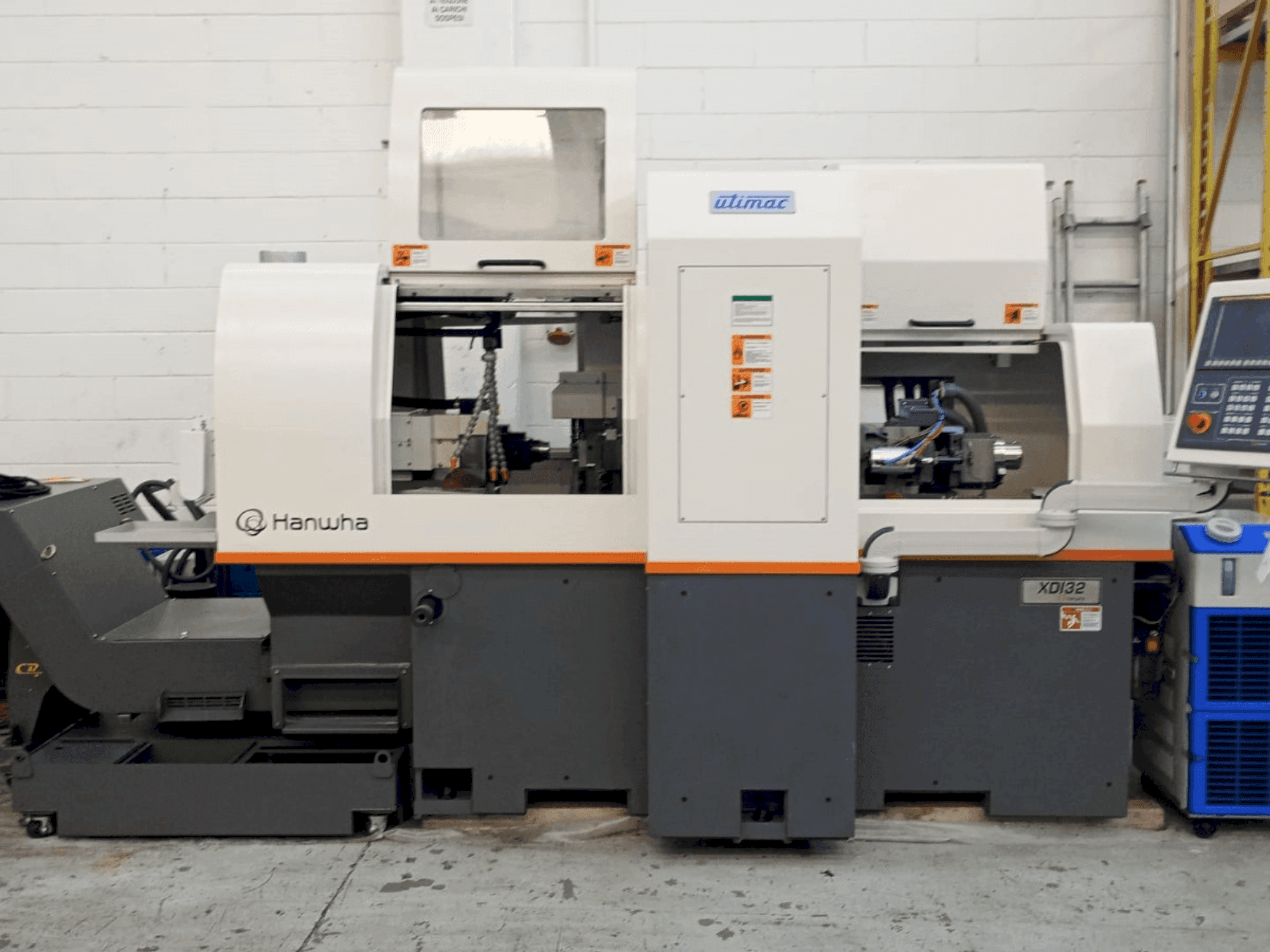 Prikaz stroja Hanwha XDI32-N sprijeda