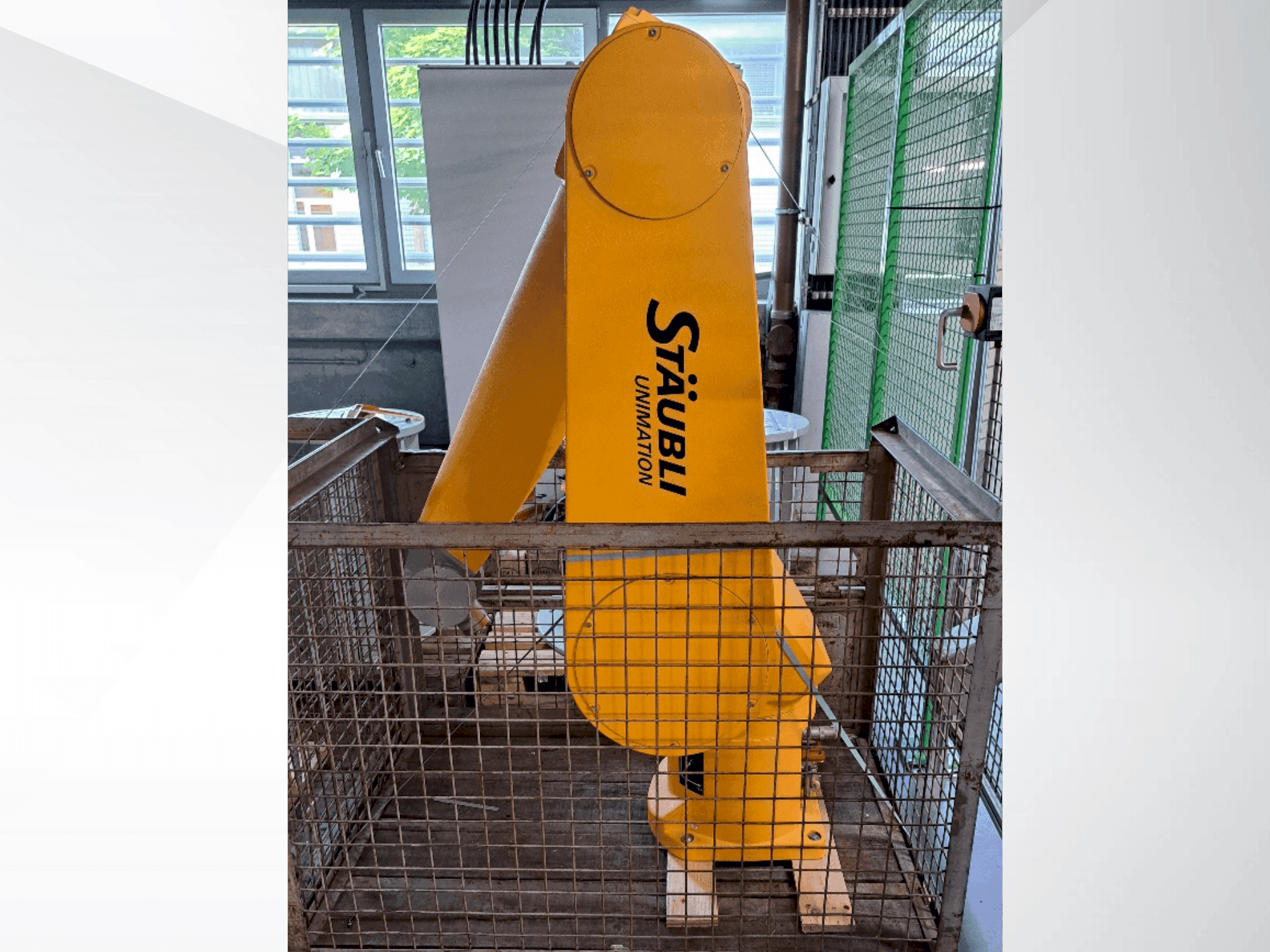 Prikaz stroja STAUBLI RX160 L sprijeda