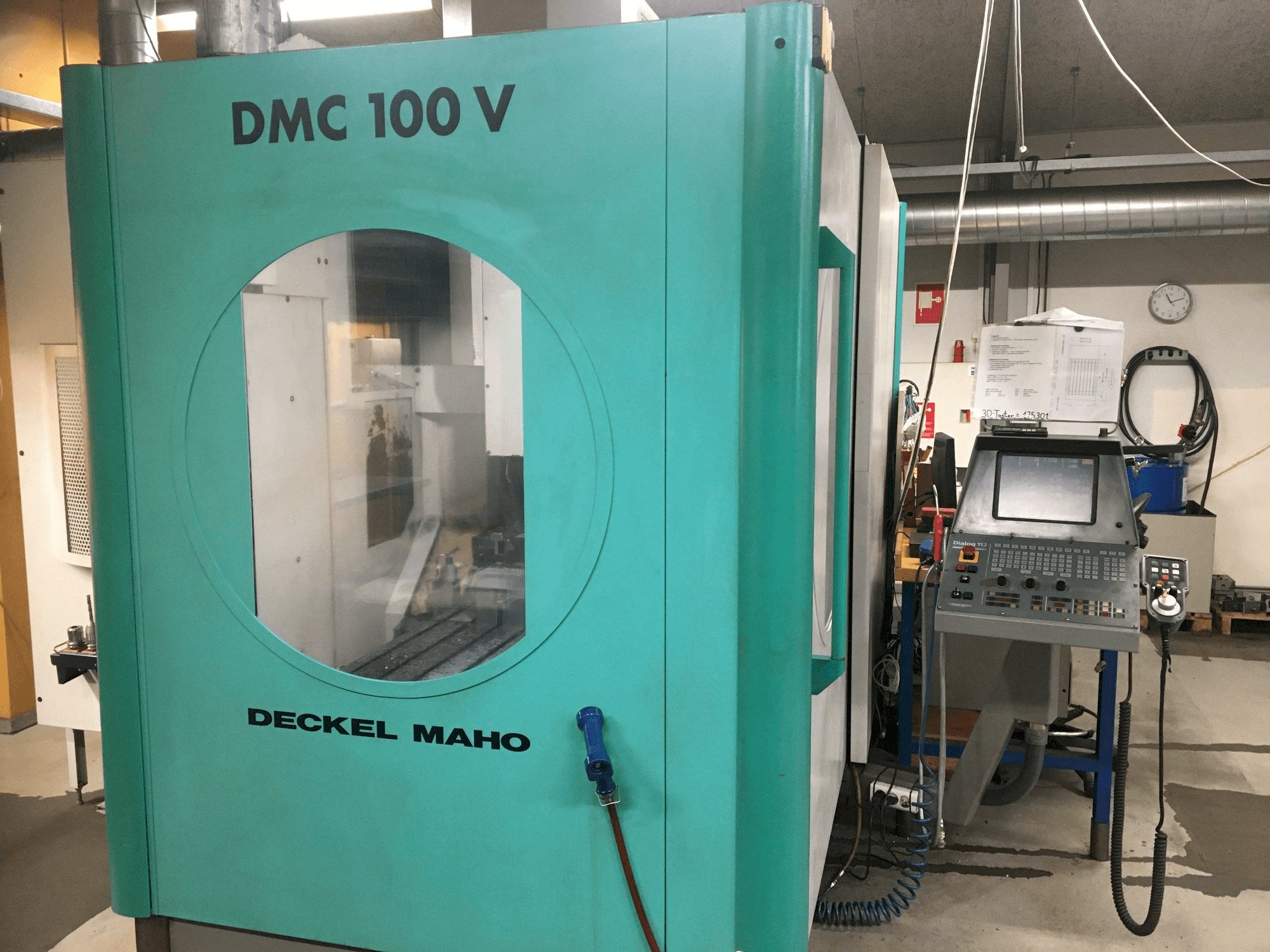Prikaz stroja DECKEL DMC 100V sprijeda