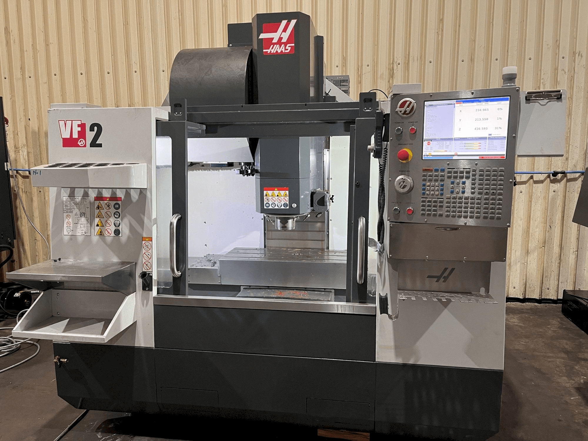 Prikaz stroja HAAS VF-2 sprijeda