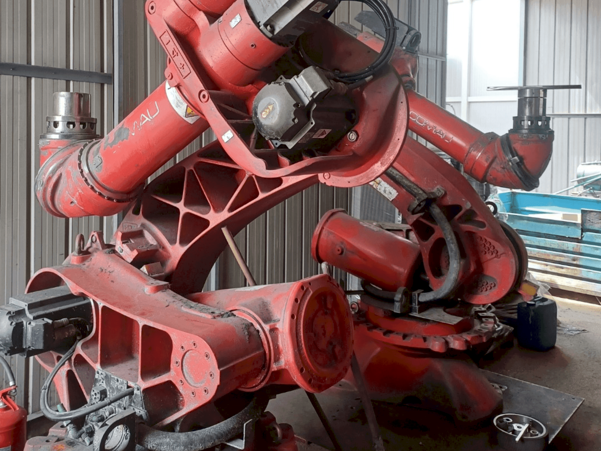 Prikaz stroja COMAU C4G RCC3 sprijeda