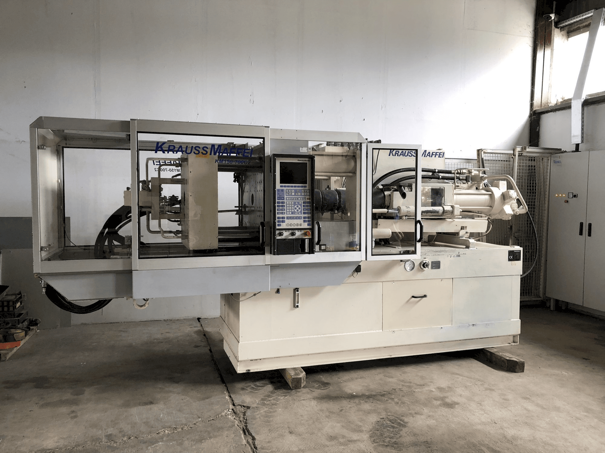Prikaz stroja Krauss Maffei 150-700 C2 sprijeda
