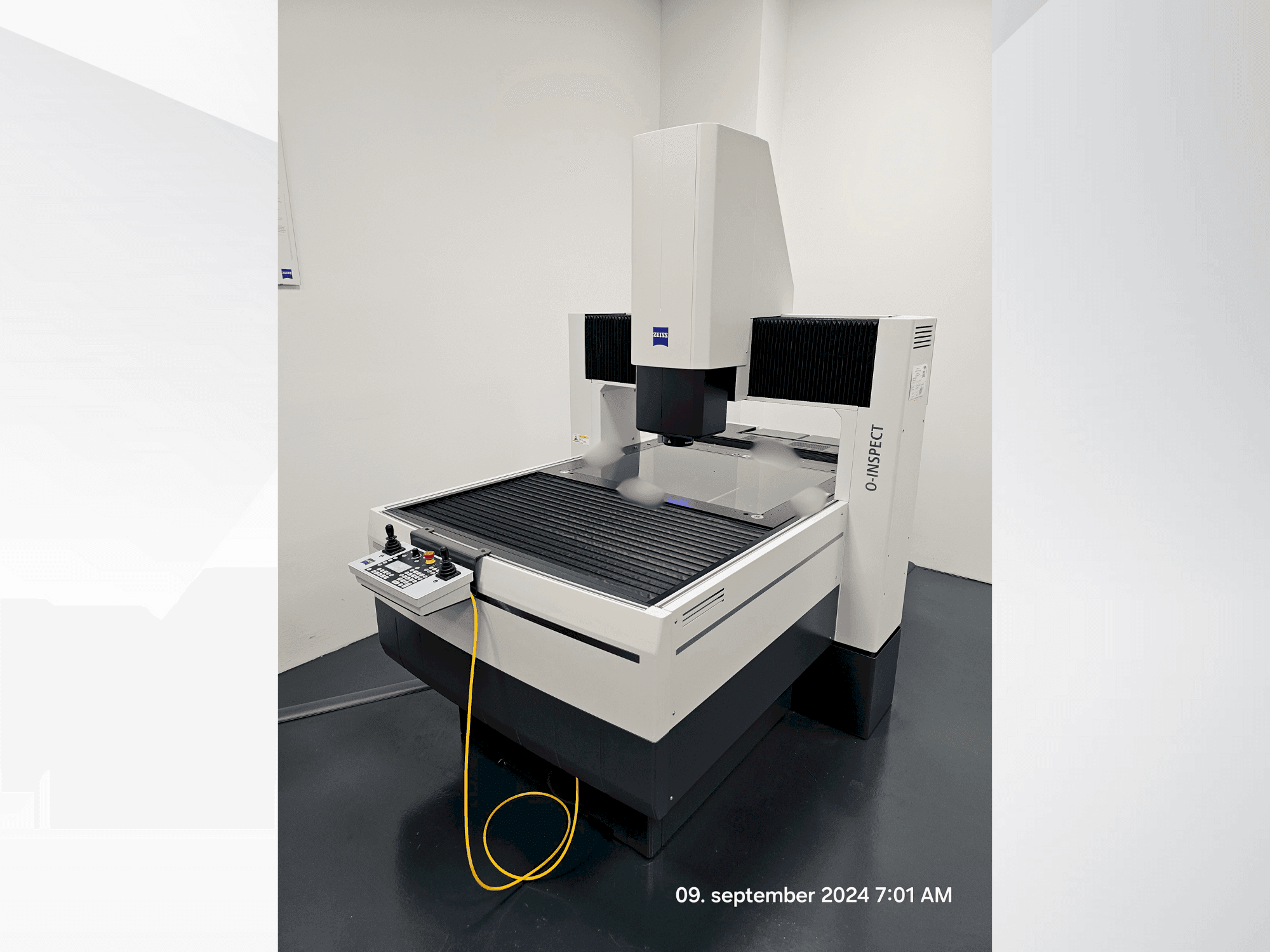 Prikaz stroja ZEISS 0-inspect sprijeda