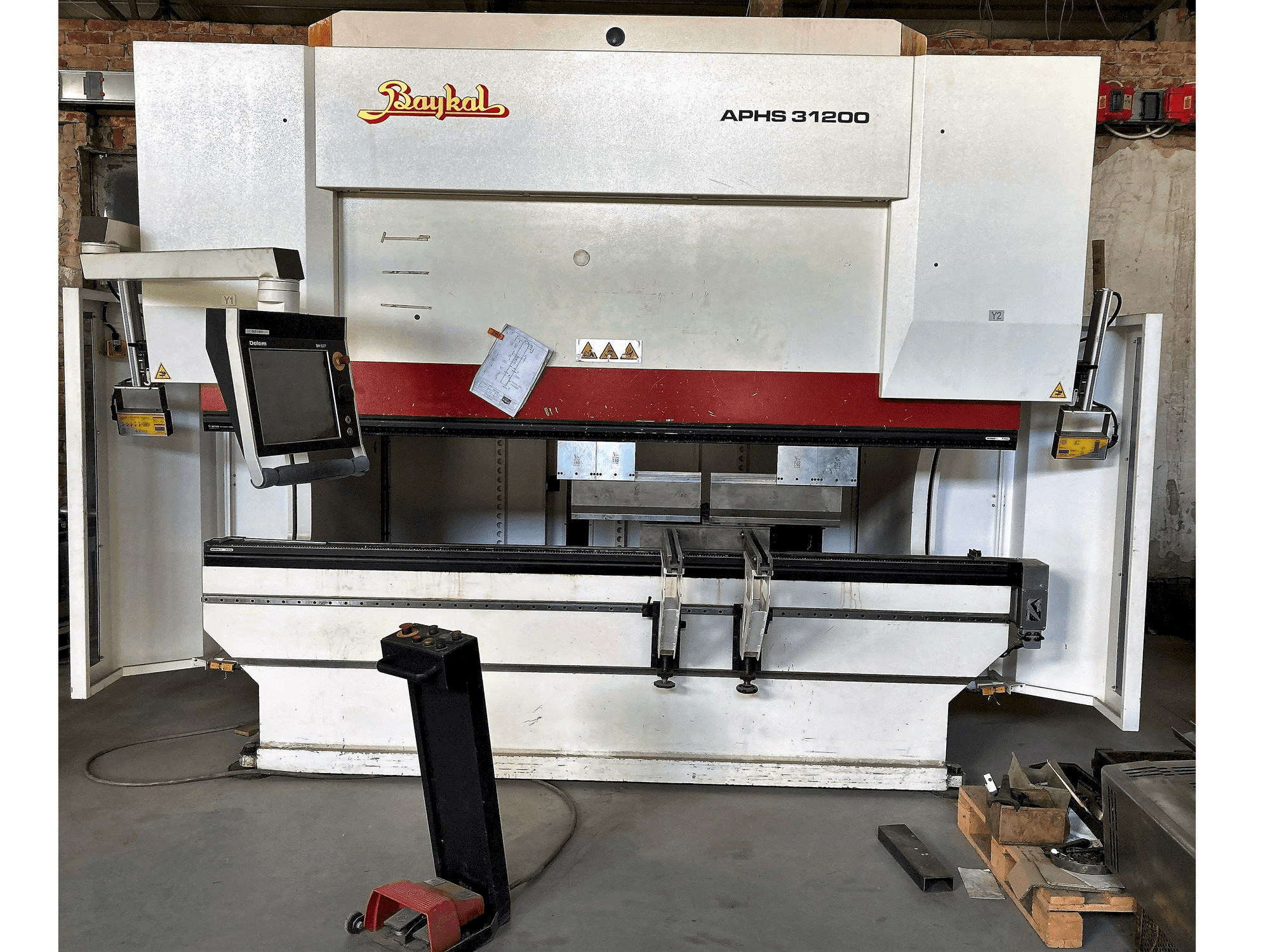 Prikaz stroja Baykal APHS 31200 sprijeda