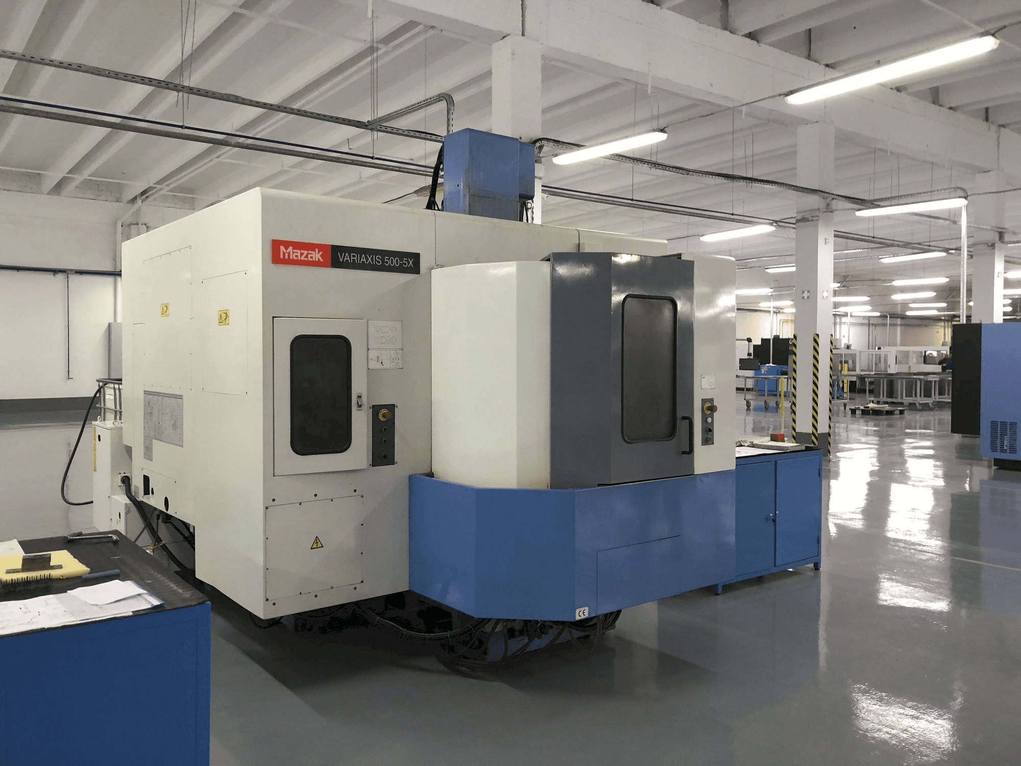 Prikaz stroja Mazak VARIAXIS 500-5X sprijeda
