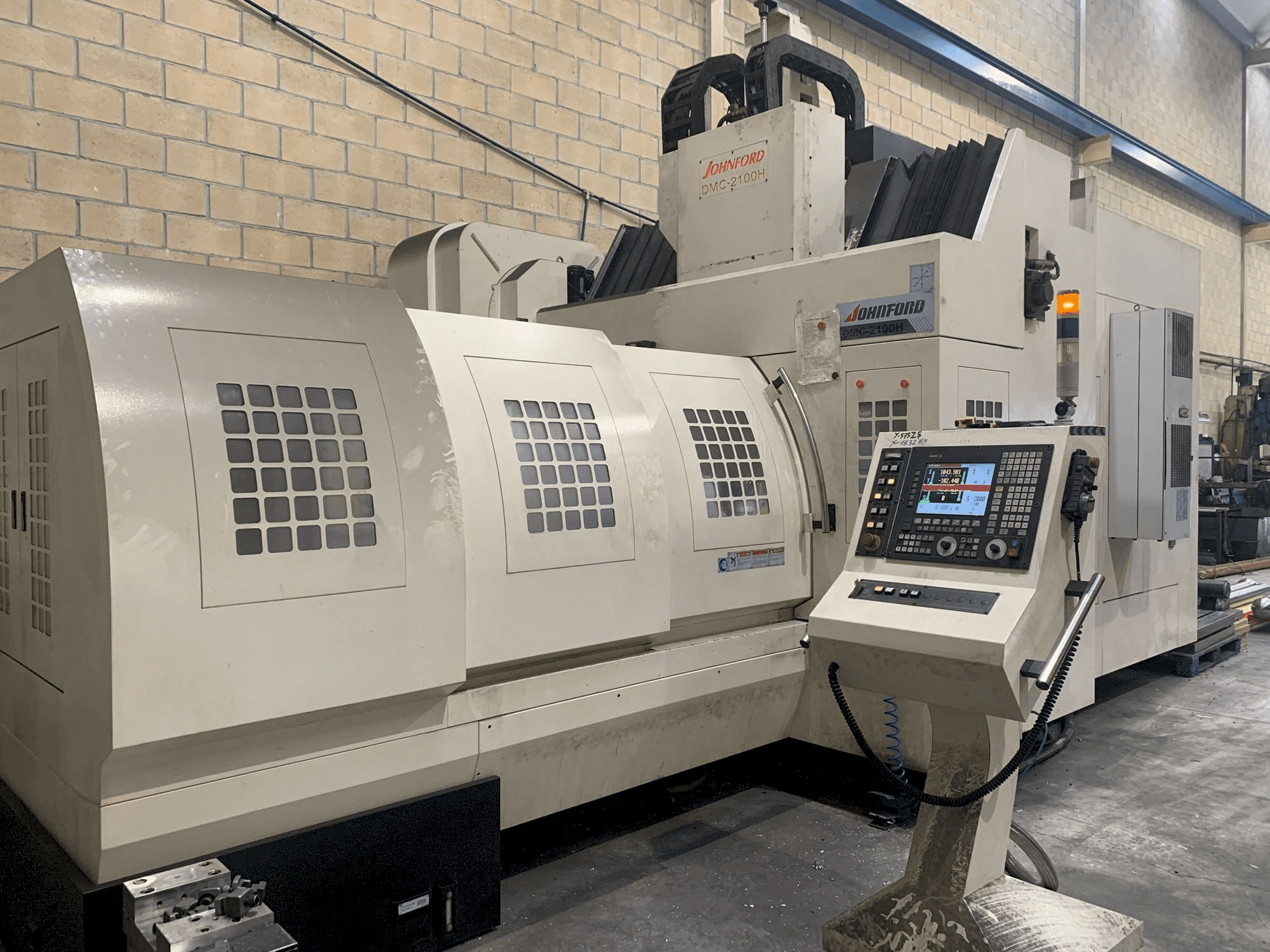 Prikaz stroja Johnford DMC-2100H sprijeda