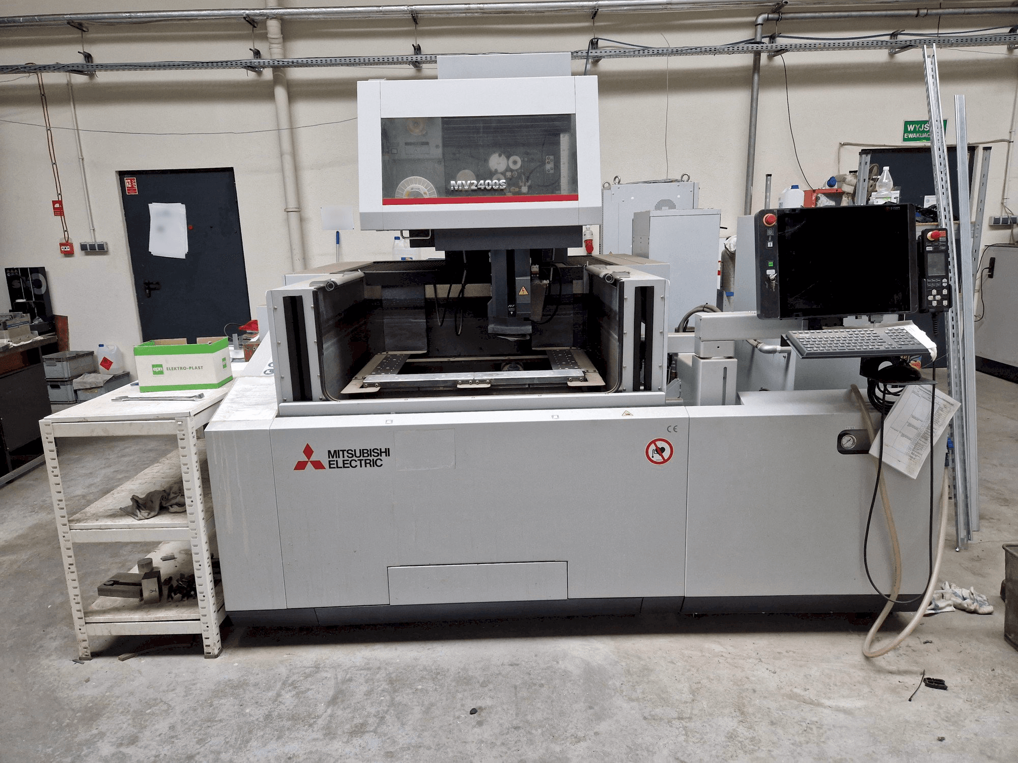 Prikaz stroja Mitsubishi MV2400S NEWGEN sprijeda