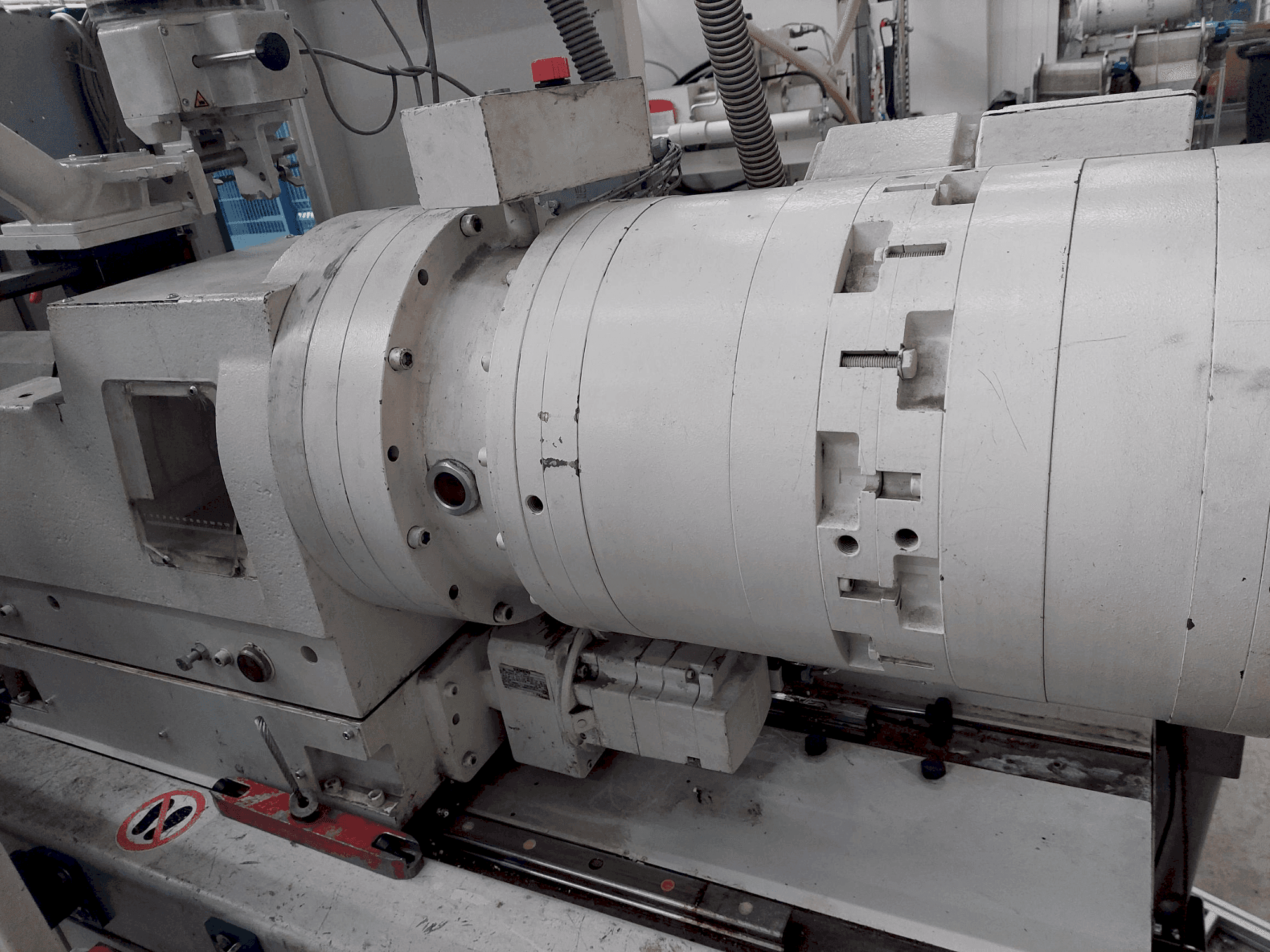 Prikaz stroja Krauss Maffei 80-180 EX sprijeda