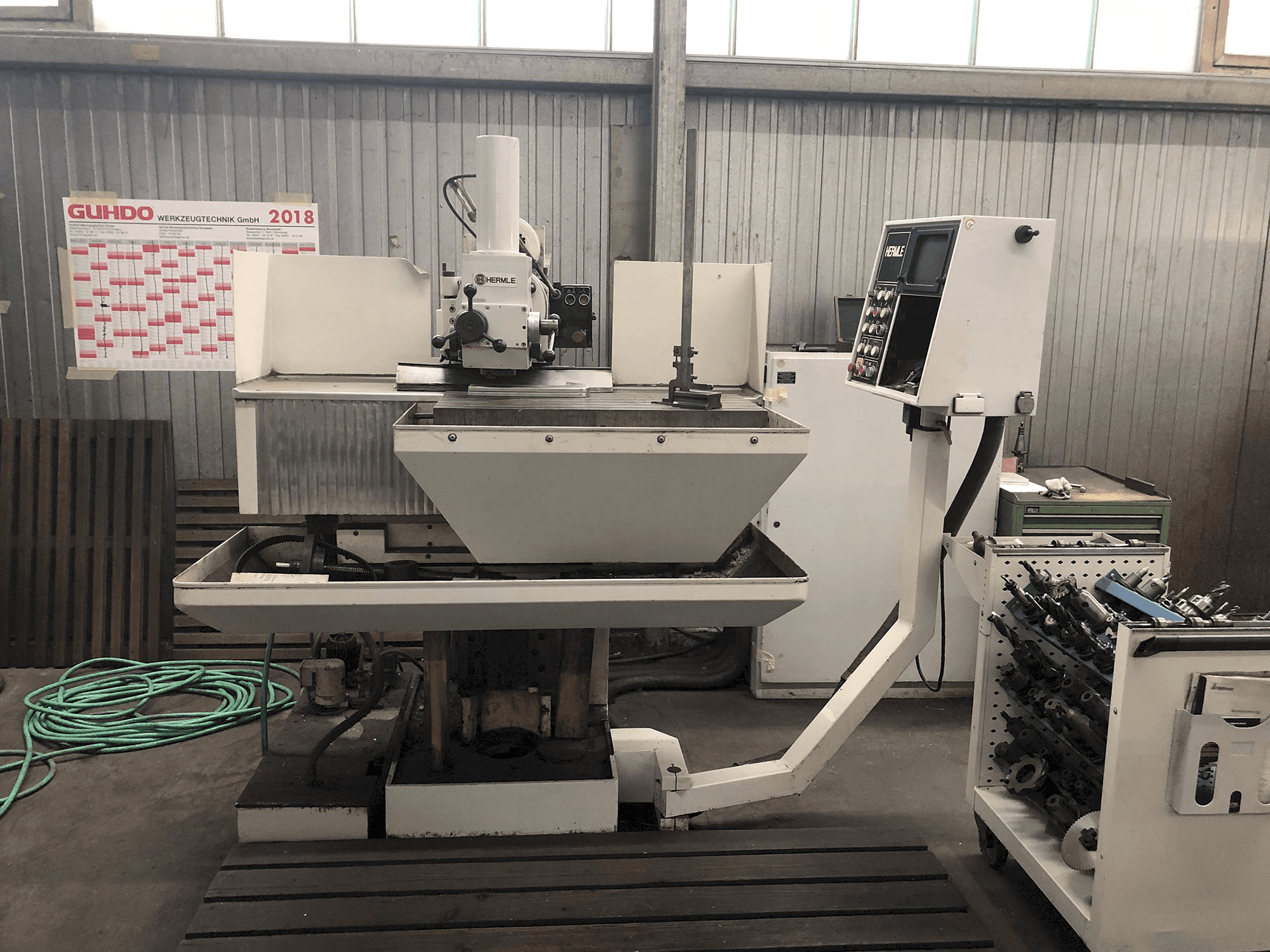 Prikaz stroja HERMLE UWF 720 sprijeda