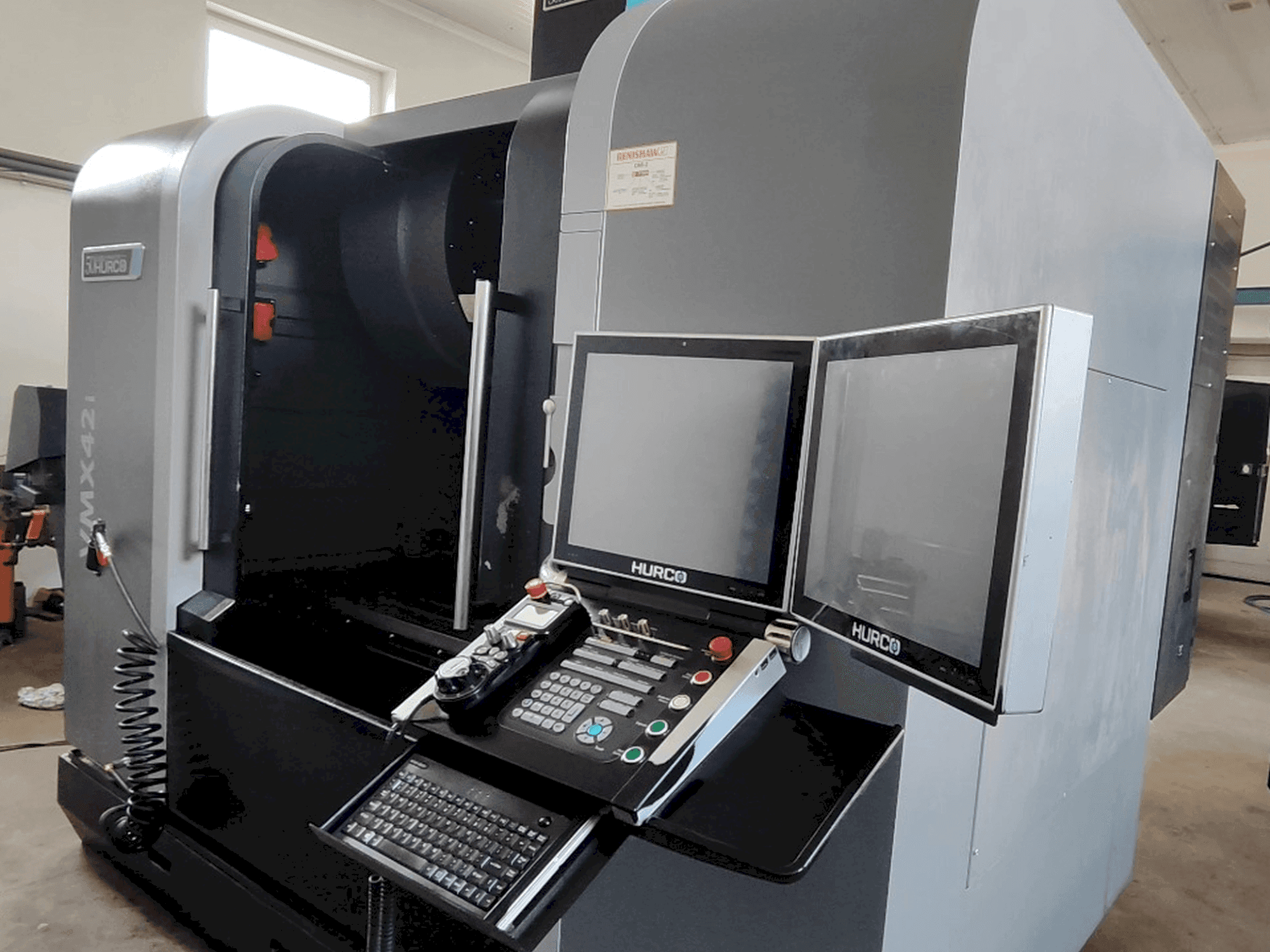 Prikaz stroja Hurco VMX 42i (2018) sprijeda