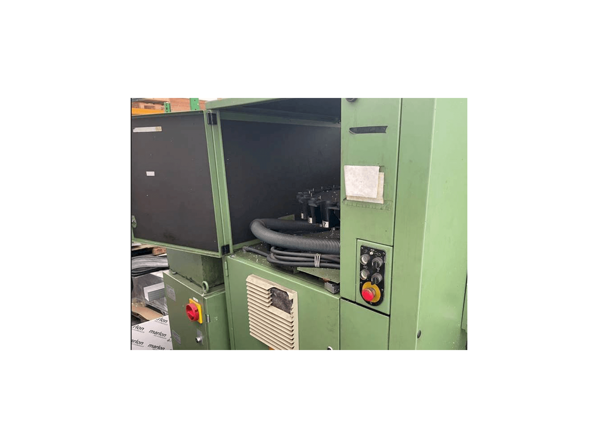 Prikaz stroja DECKEL FP4AT sprijeda