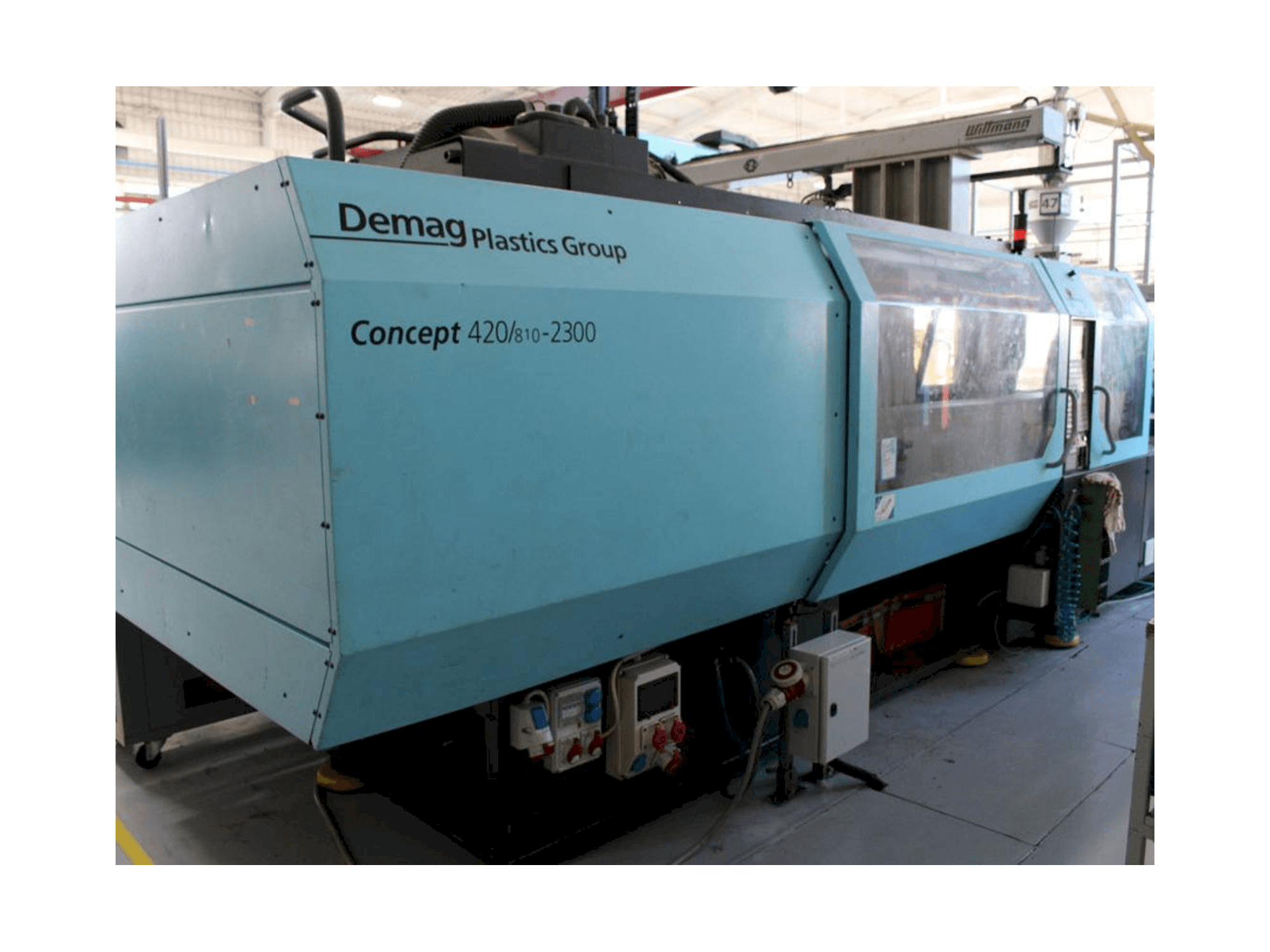 Prikaz stroja DEMAG 420/810-2300 NC4 sprijeda