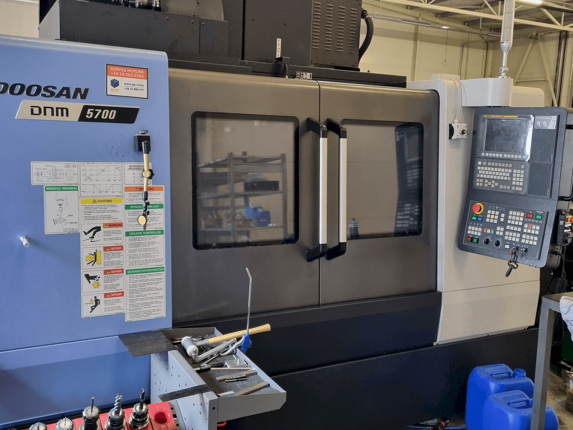 Prikaz stroja DOOSAN DNM 5700 sprijeda