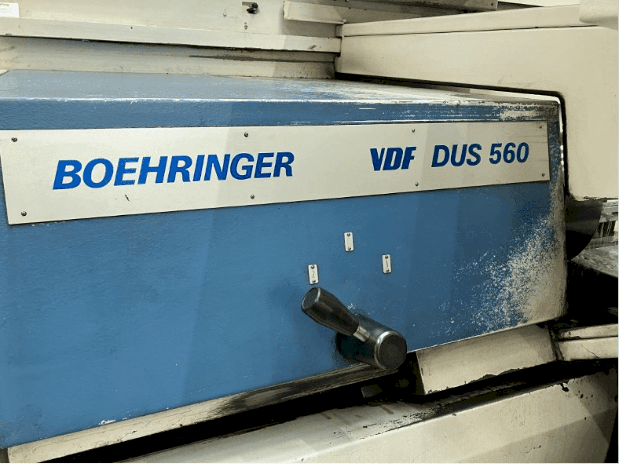 Prikaz stroja BOEHRINGER VDF DUS 560 sprijeda