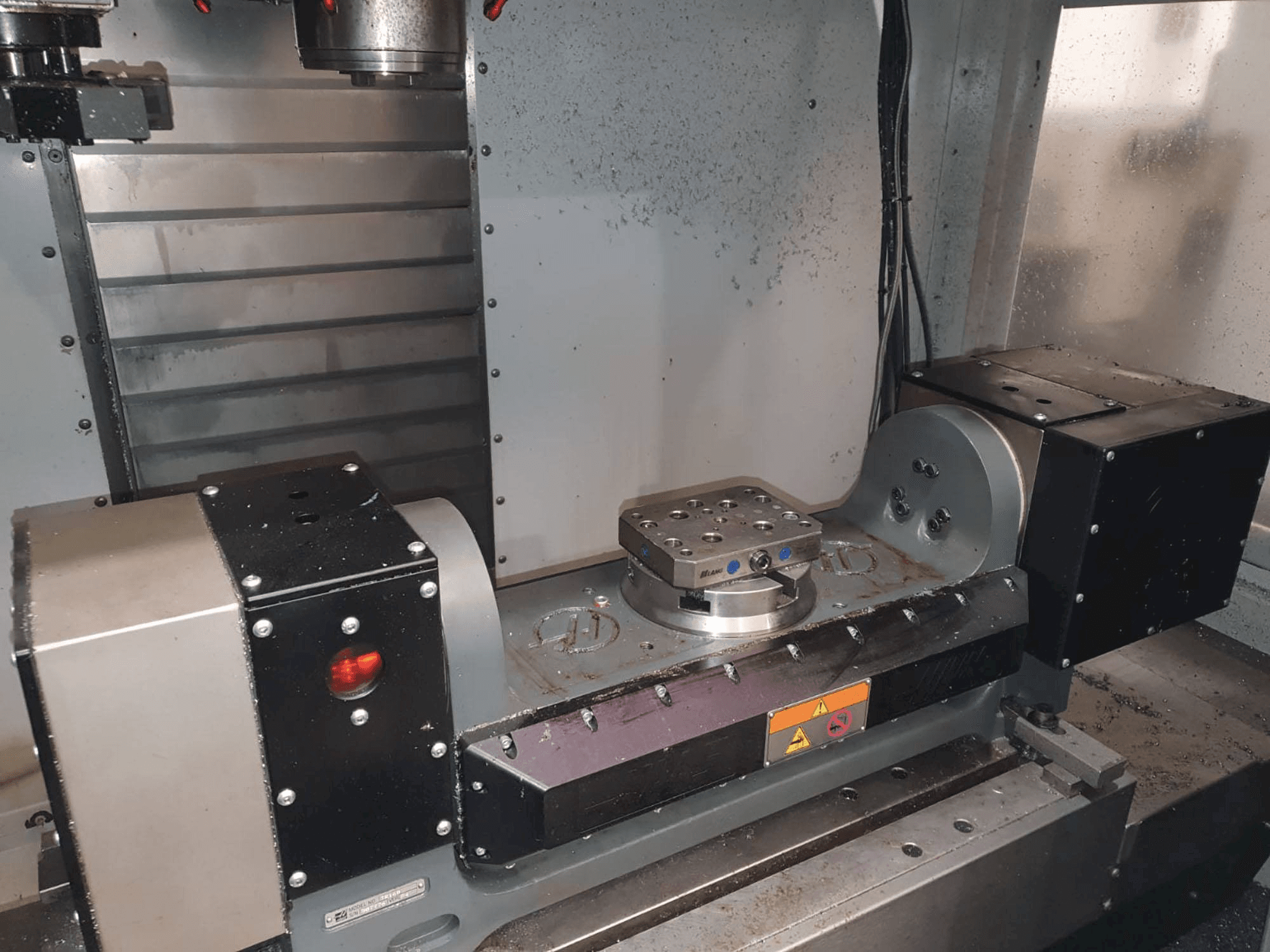 Prikaz stroja HAAS TR160 sprijeda