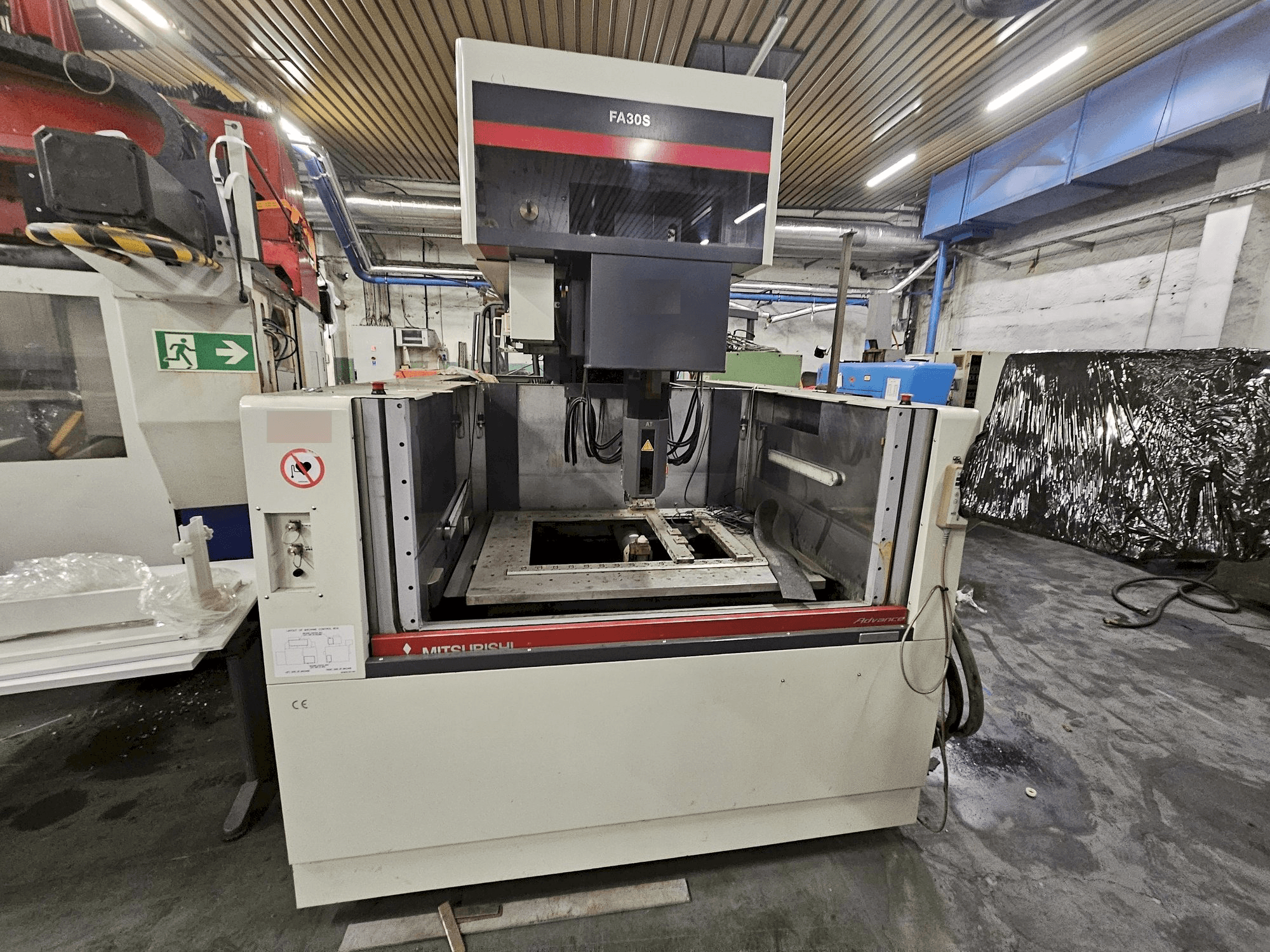 Prikaz stroja Mitsubishi FA30VM sprijeda
