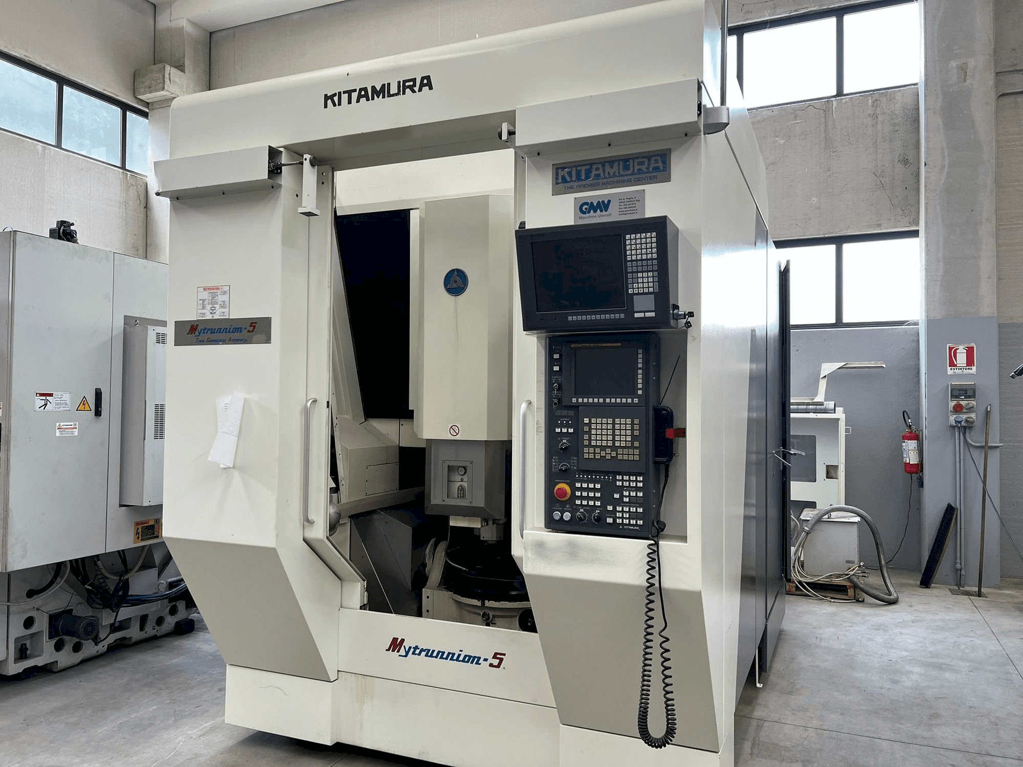 Prikaz stroja Kitamura Mytrunnion 5 sprijeda