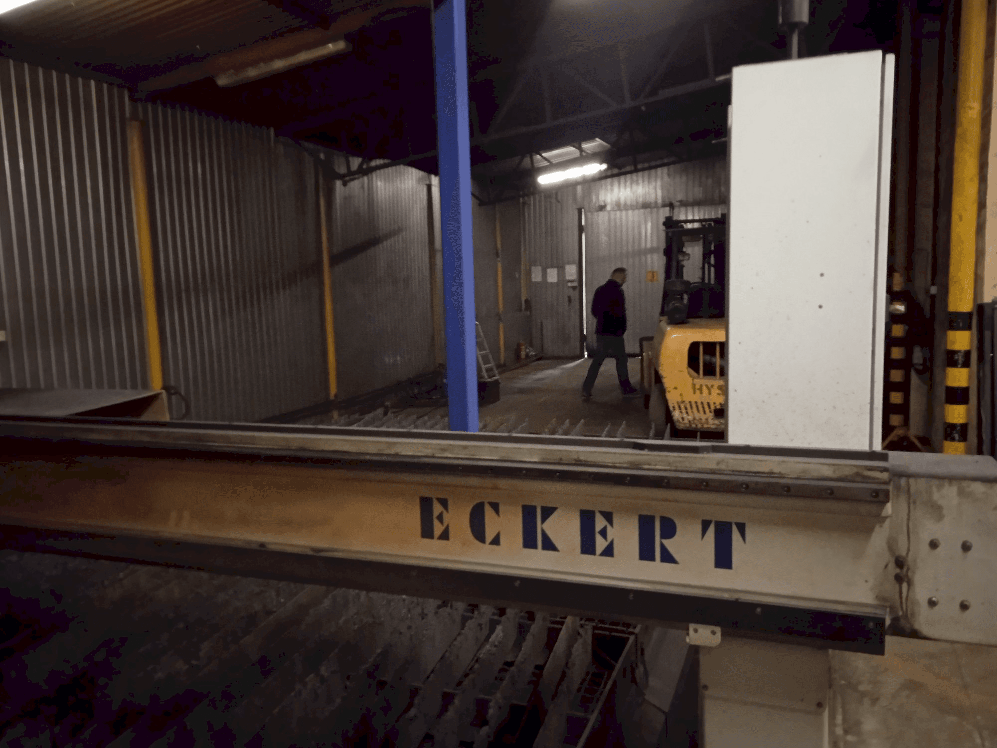Prikaz stroja ECKERT SZAFIR BL2 sprijeda