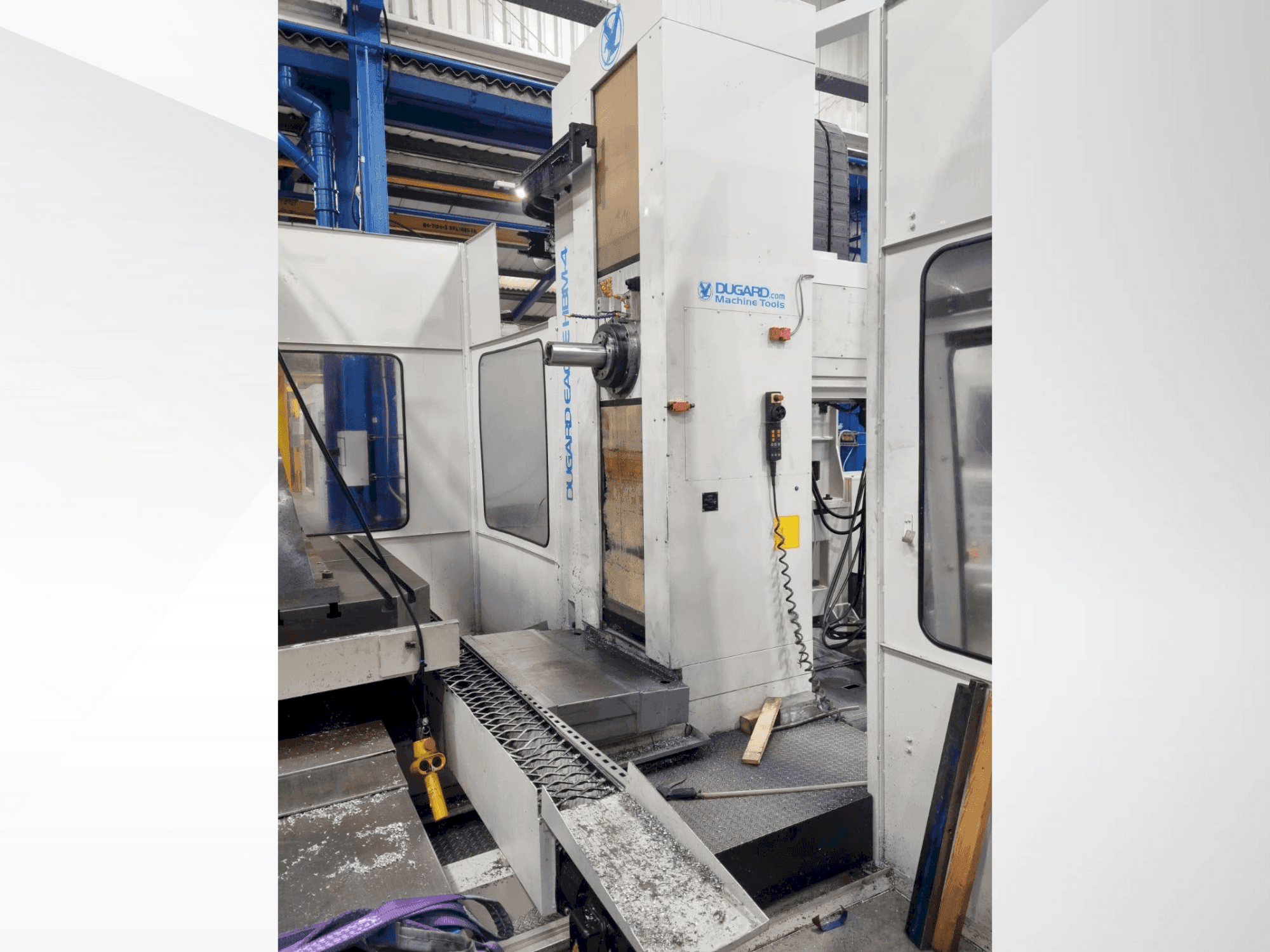 Prikaz stroja Dugard HBM4 sprijeda