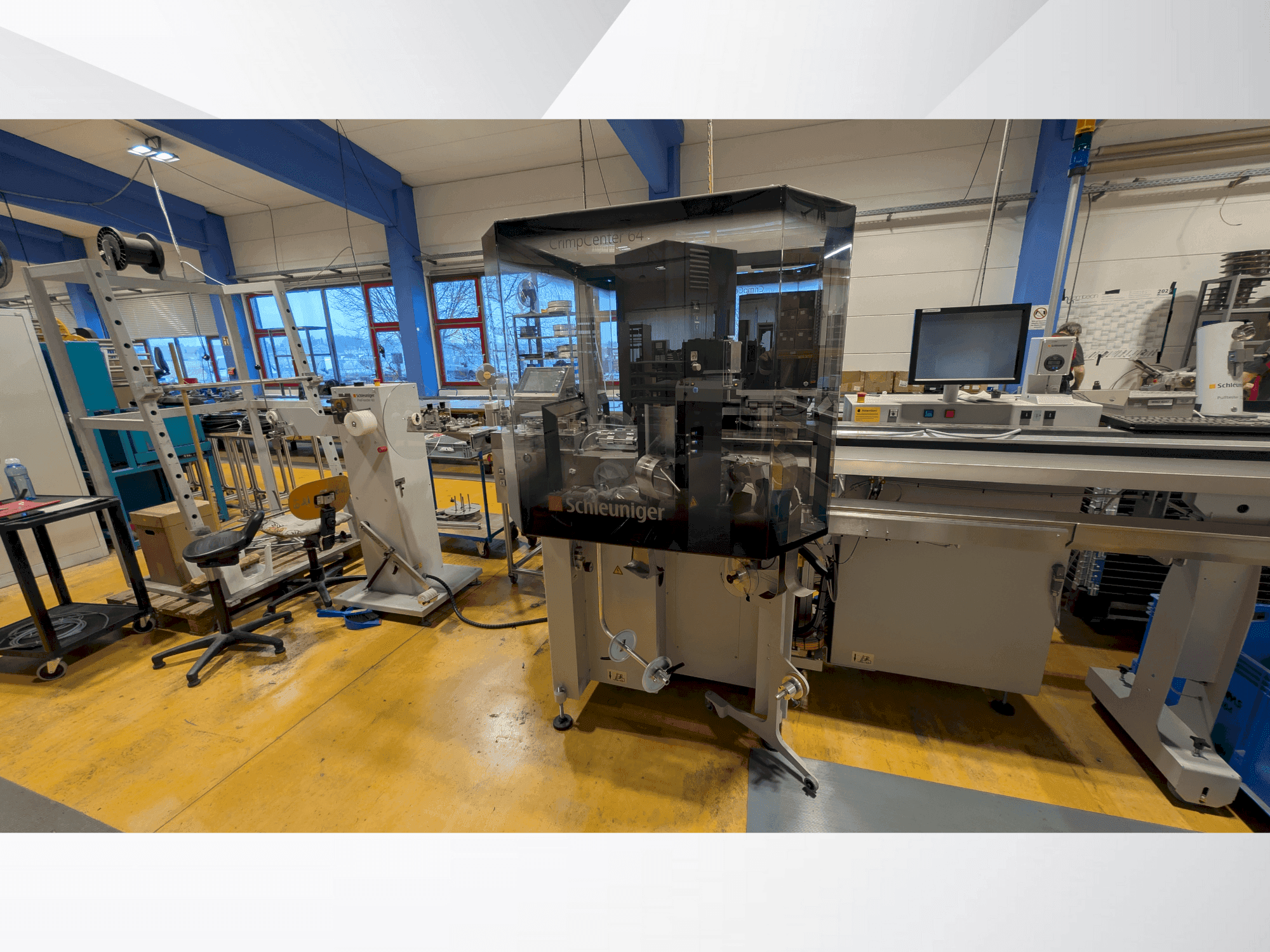 Prikaz stroja Schleuniger CrimpCenter 64 sprijeda
