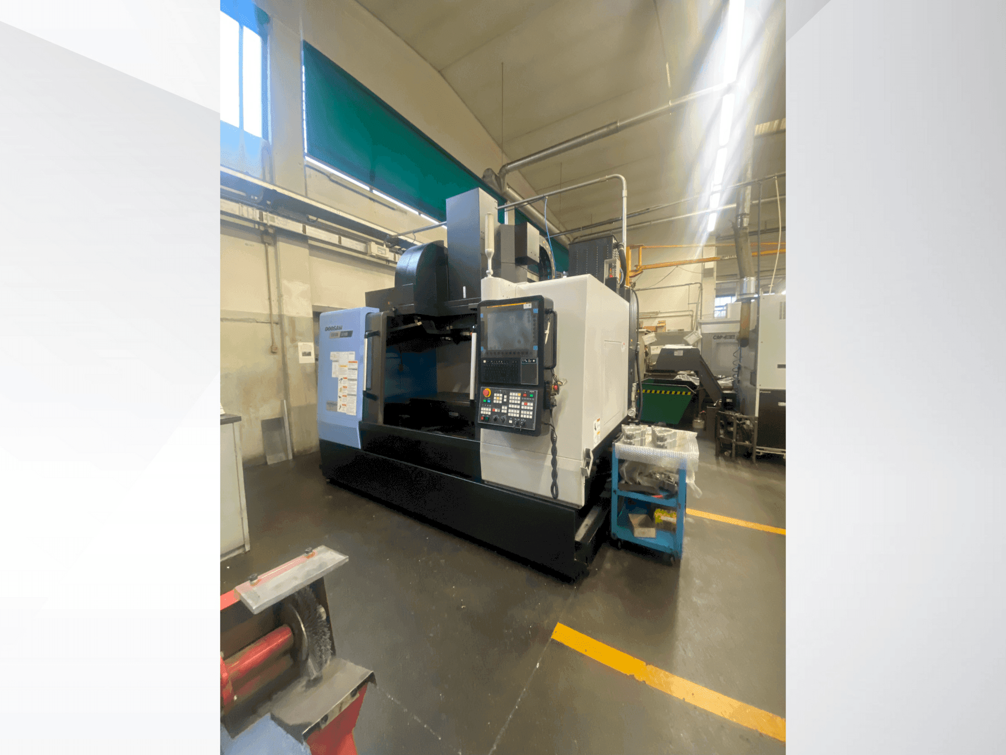 Prikaz stroja DOOSAN DNM 5700 sprijeda