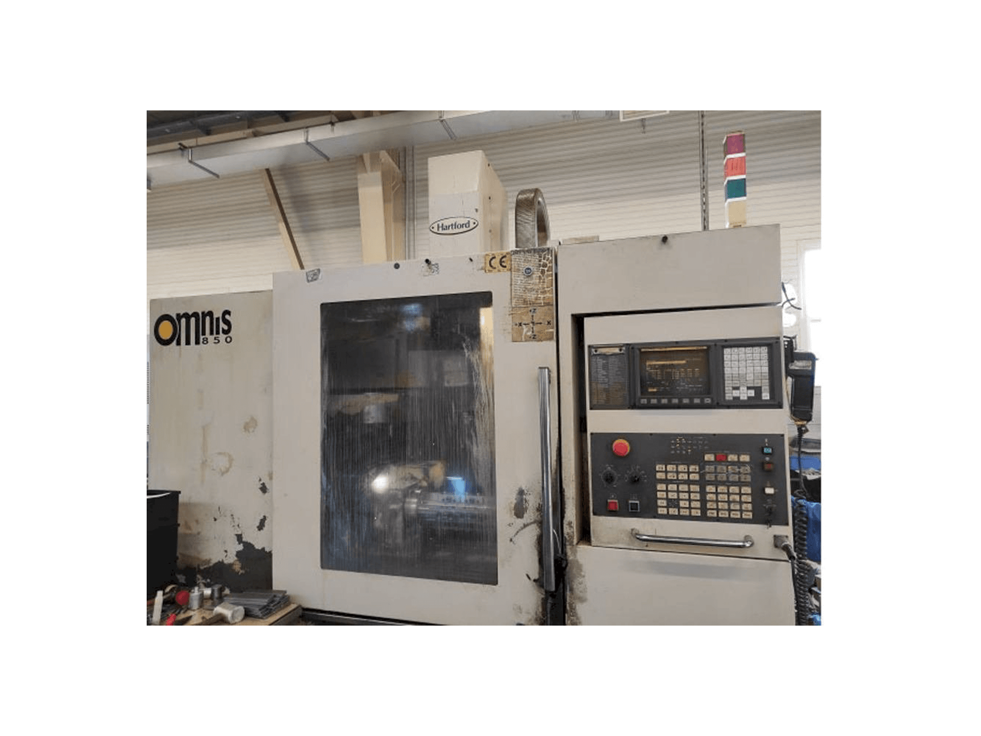 Prikaz stroja Hartford Omnis 850 sprijeda